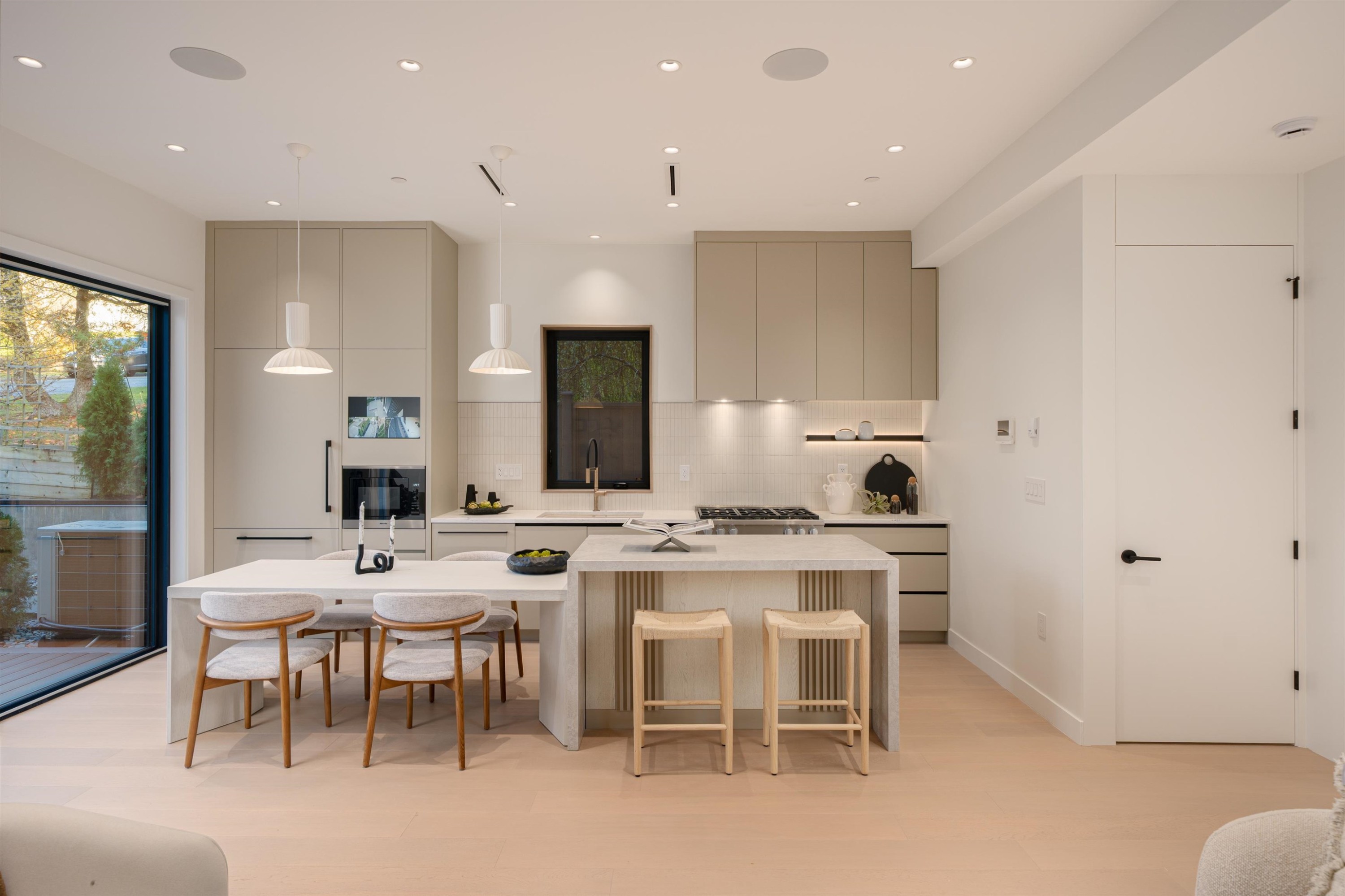 1-4018 21St Avenue W, Vancouver, BC