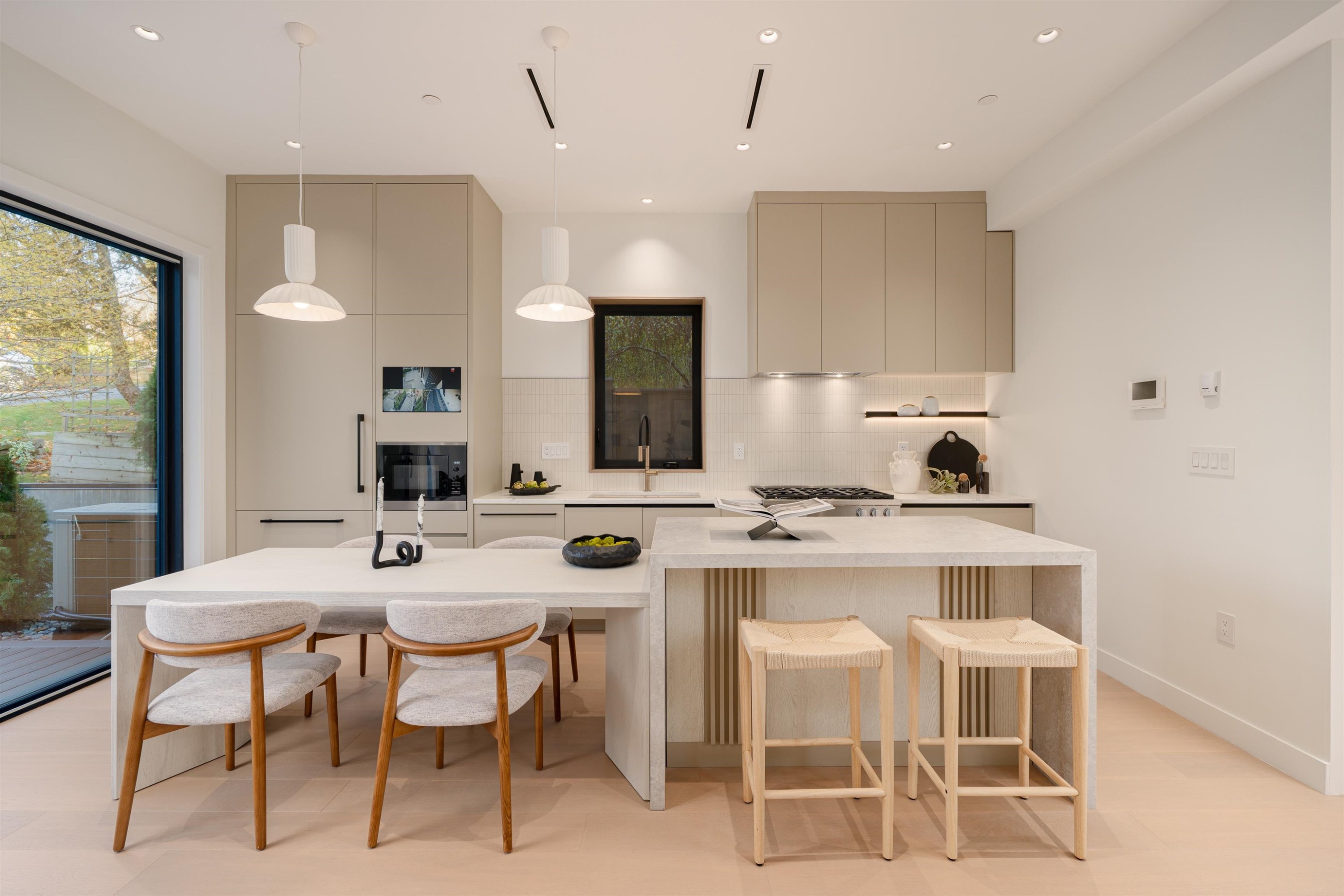 1-4018 21St Avenue W, Vancouver, BC