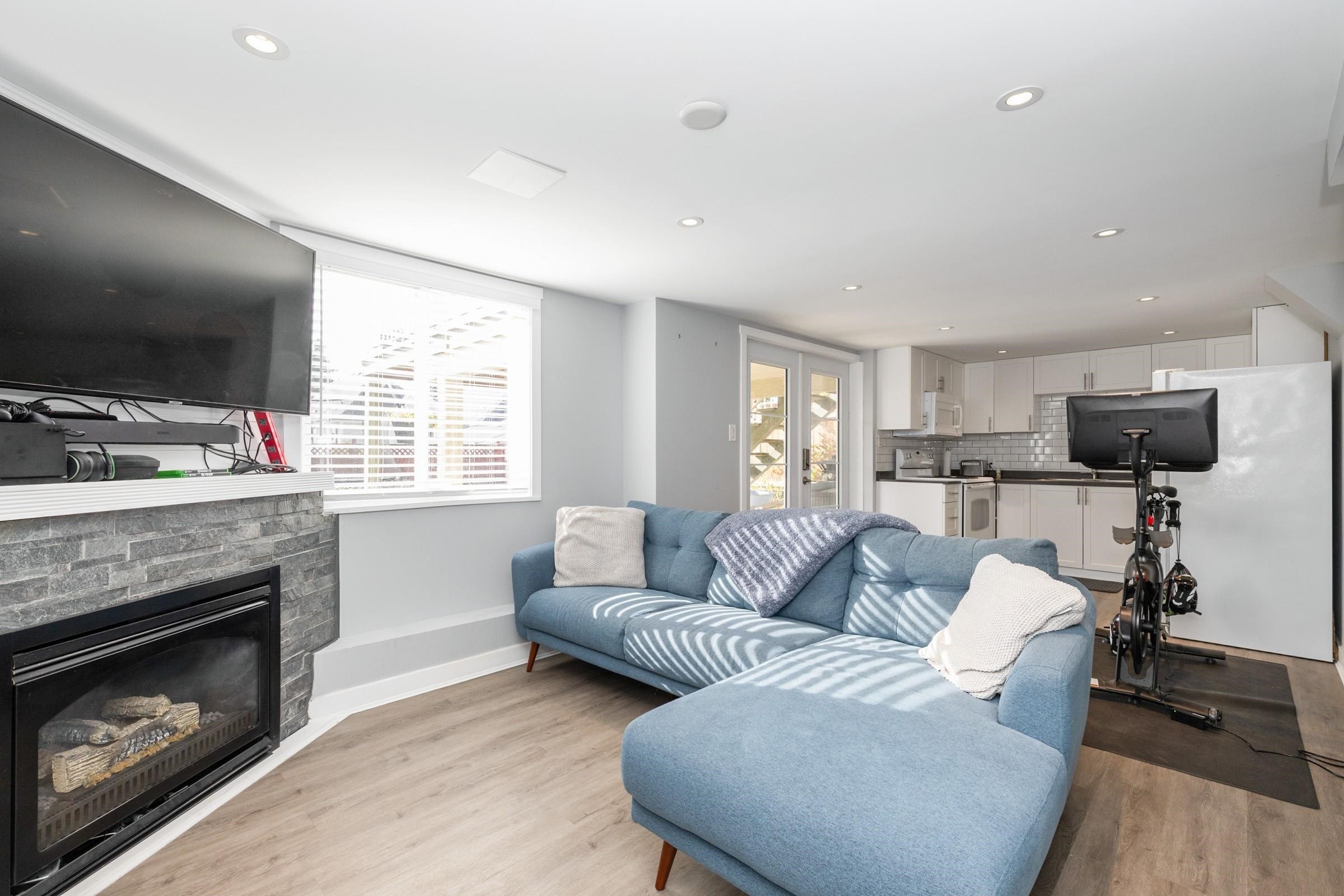 1020 Stewart Avenue, Coquitlam, BC