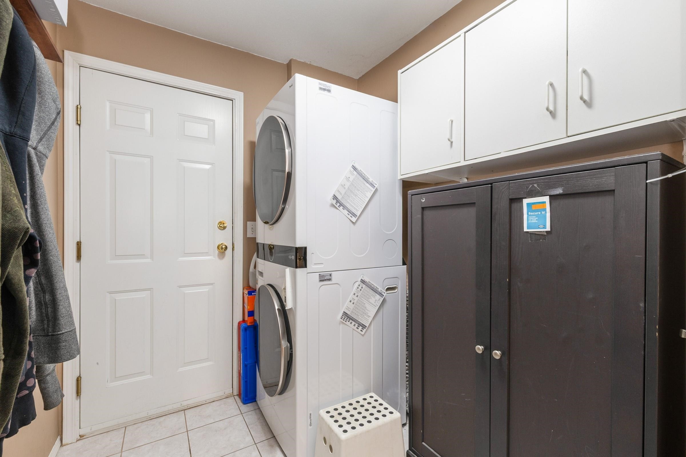 1020 Stewart Avenue, Coquitlam, BC