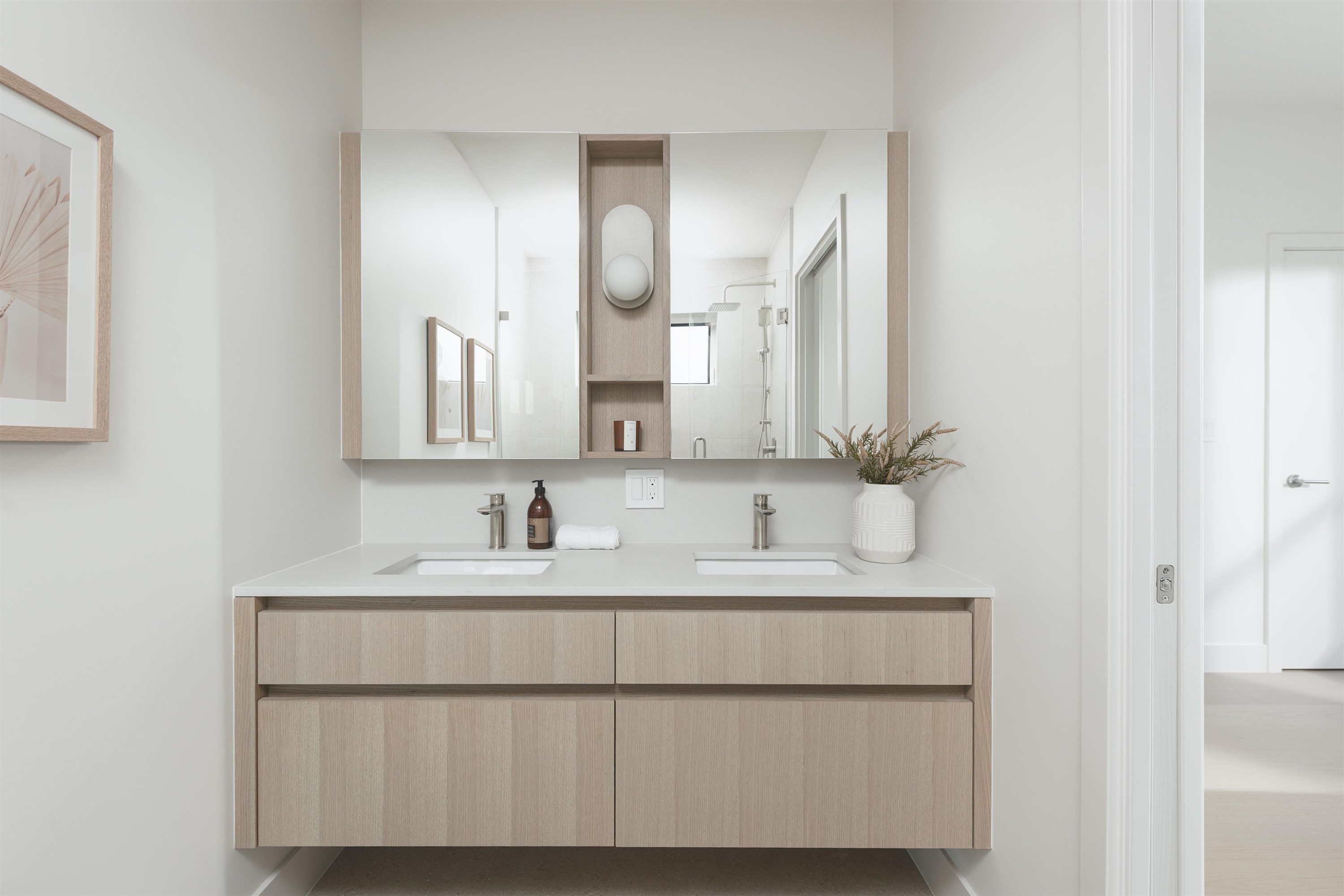 2134 10Th Avenue E, Vancouver, BC