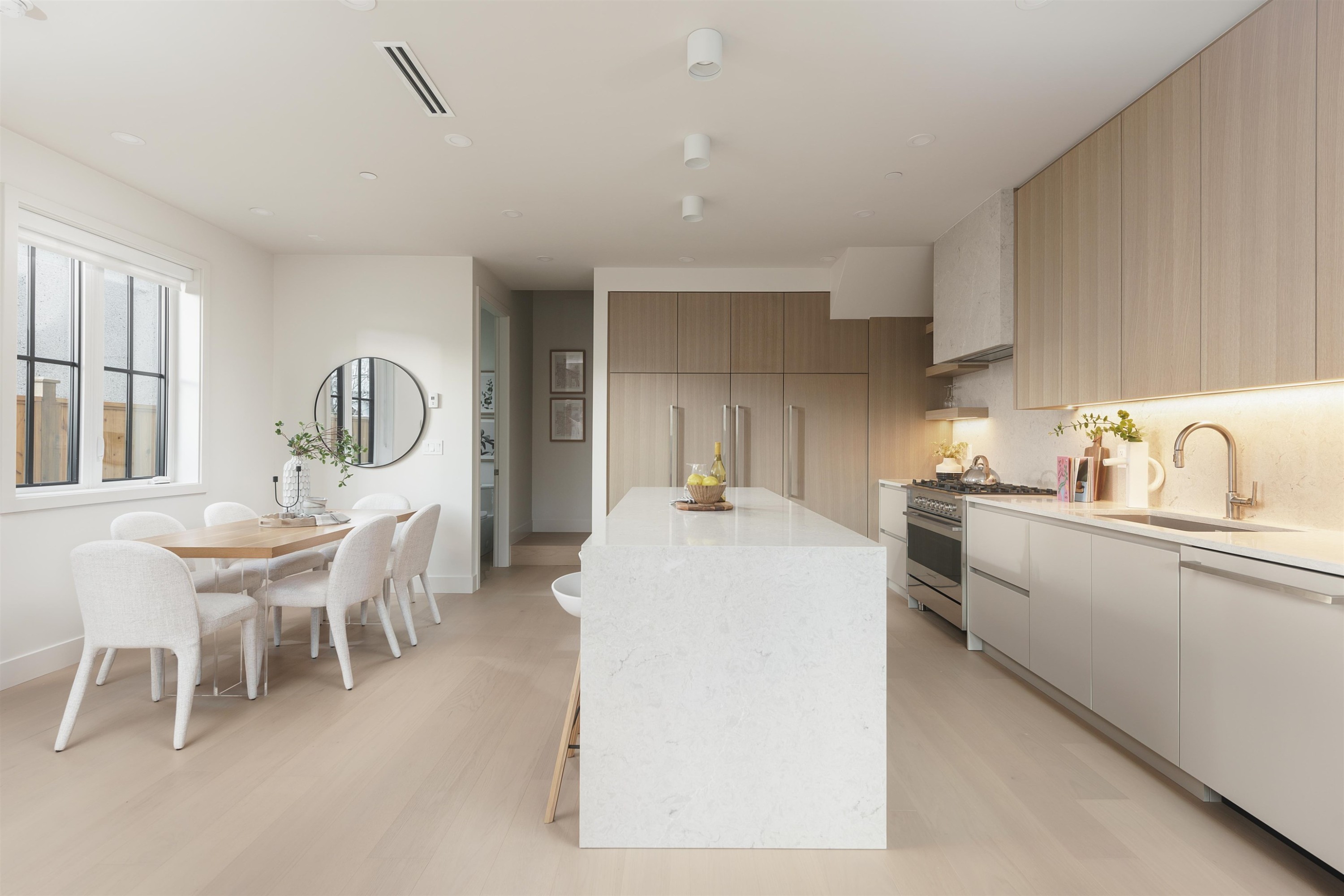 2134 10Th Avenue E, Vancouver, BC