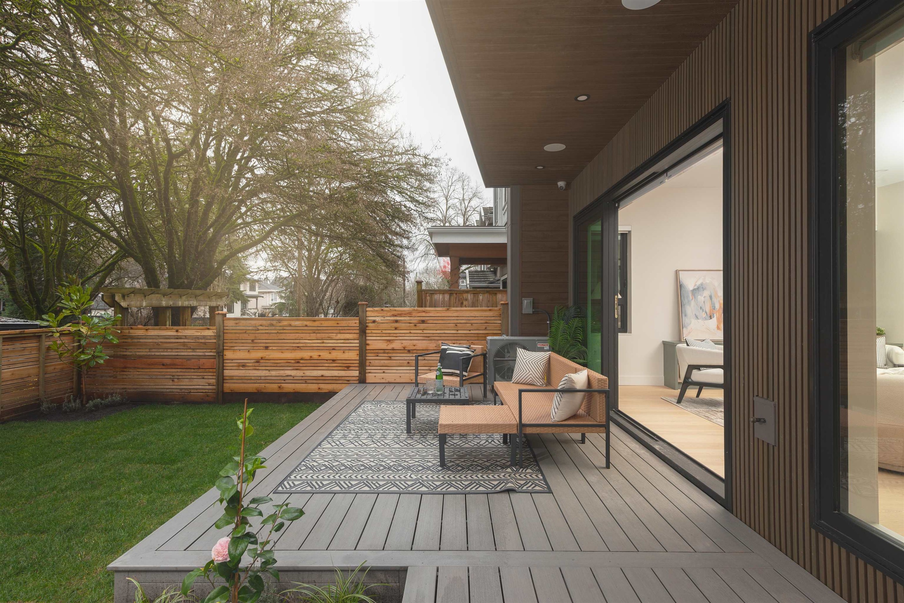 1-476 20Th Avenue E, Vancouver, BC