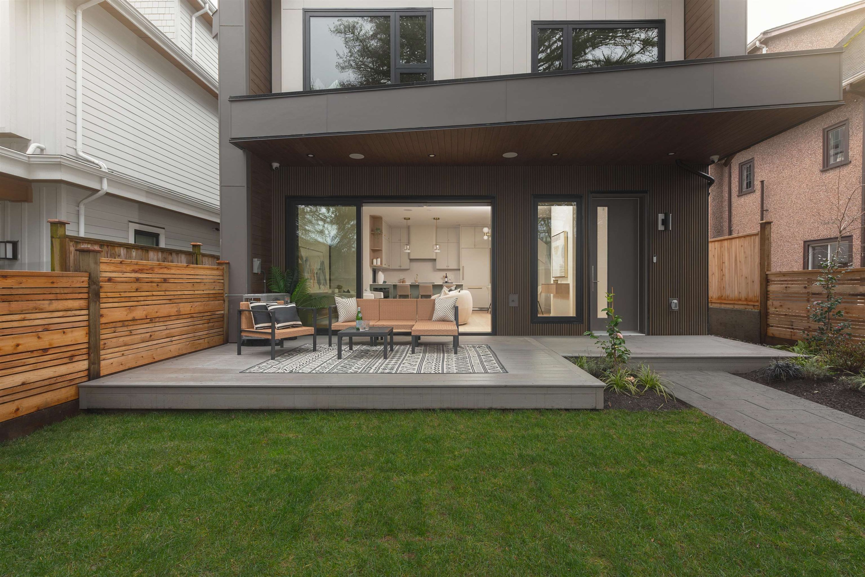 1-476 20Th Avenue E, Vancouver, BC