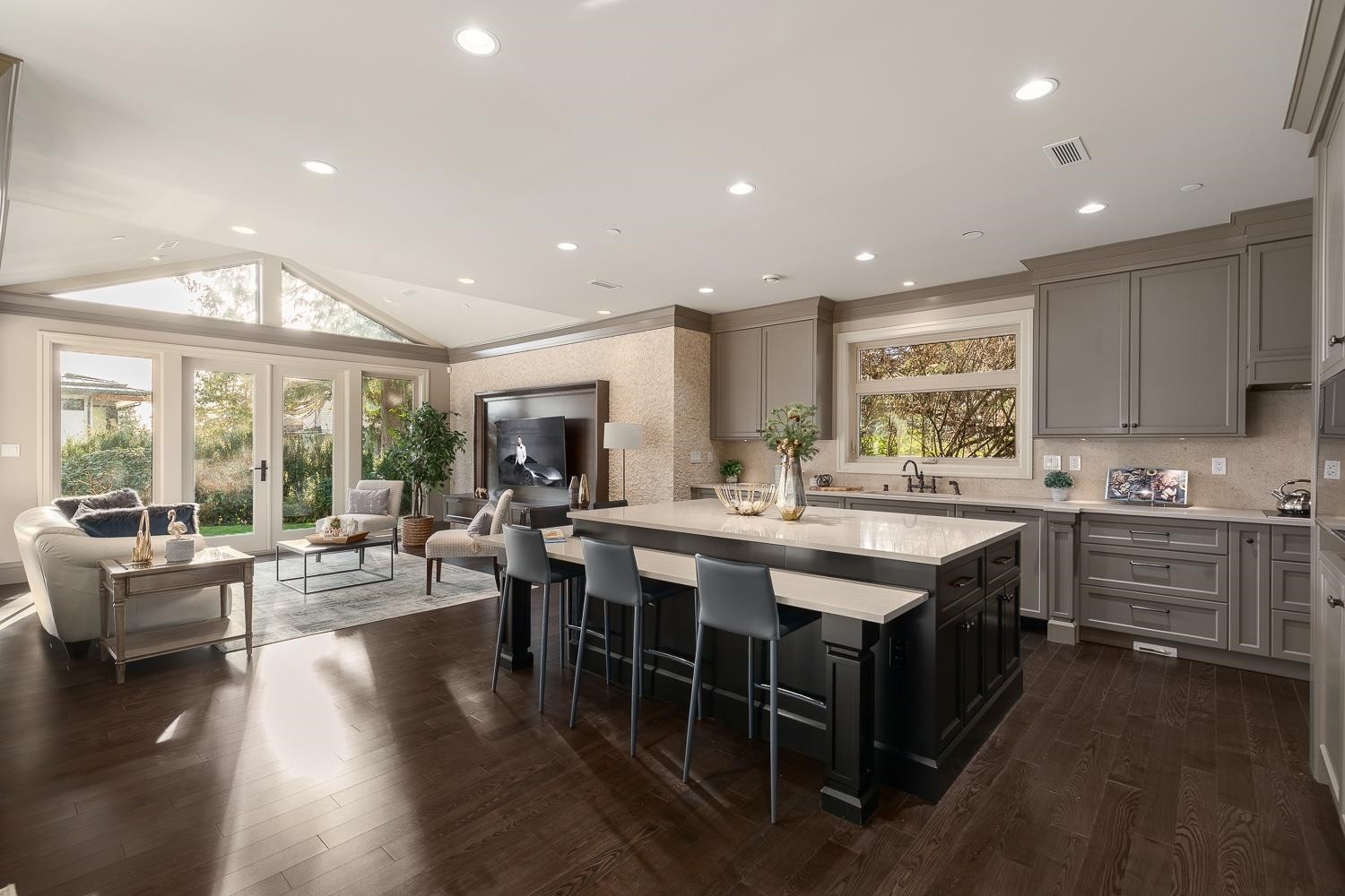 2566 Marine Drive, West Vancouver, BC