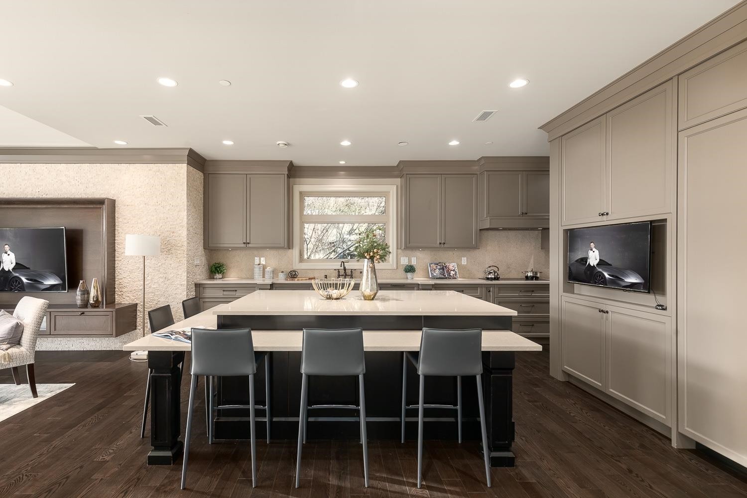 2566 Marine Drive, West Vancouver, BC