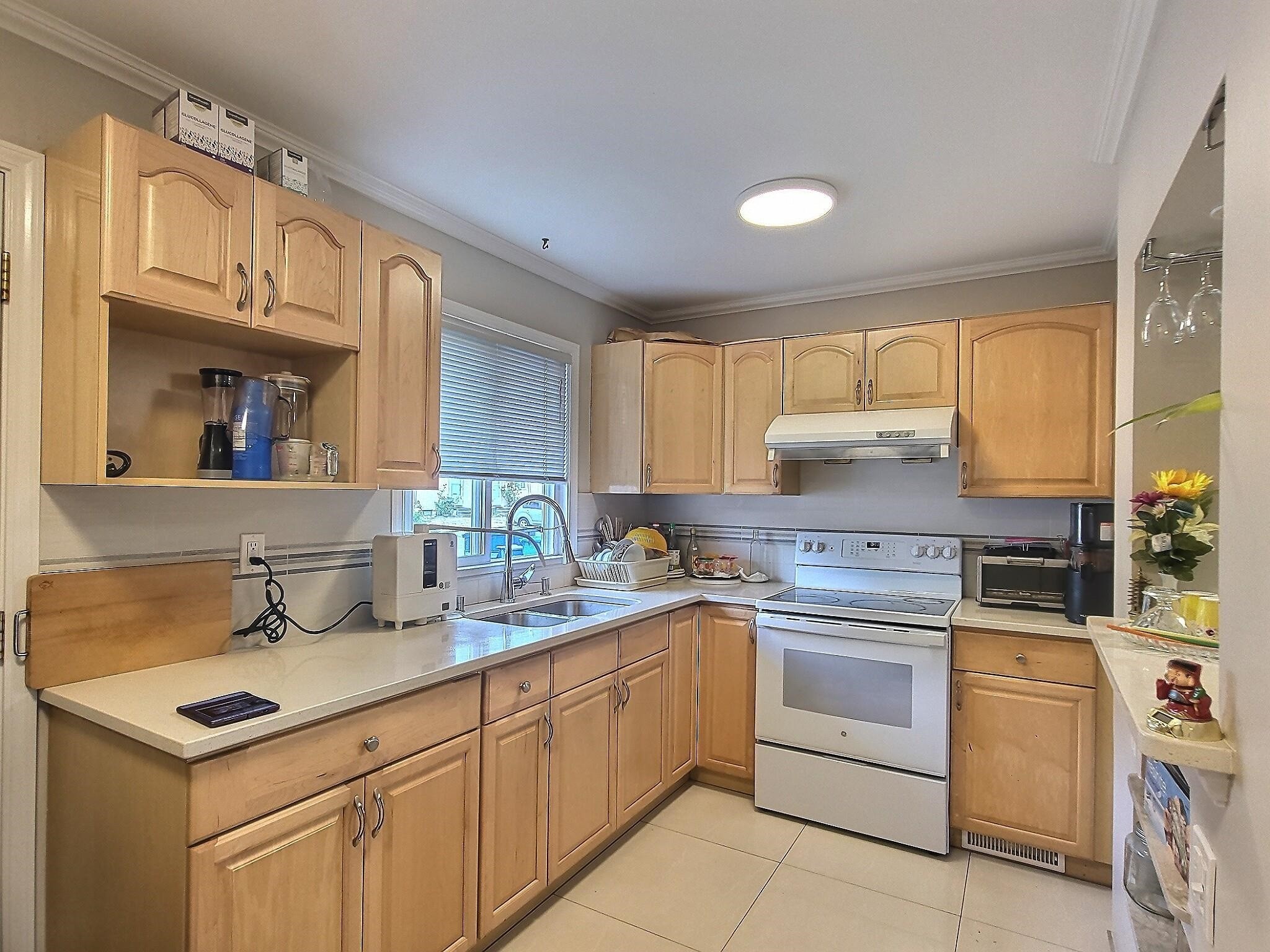 6878 Arlington Street, Vancouver, BC