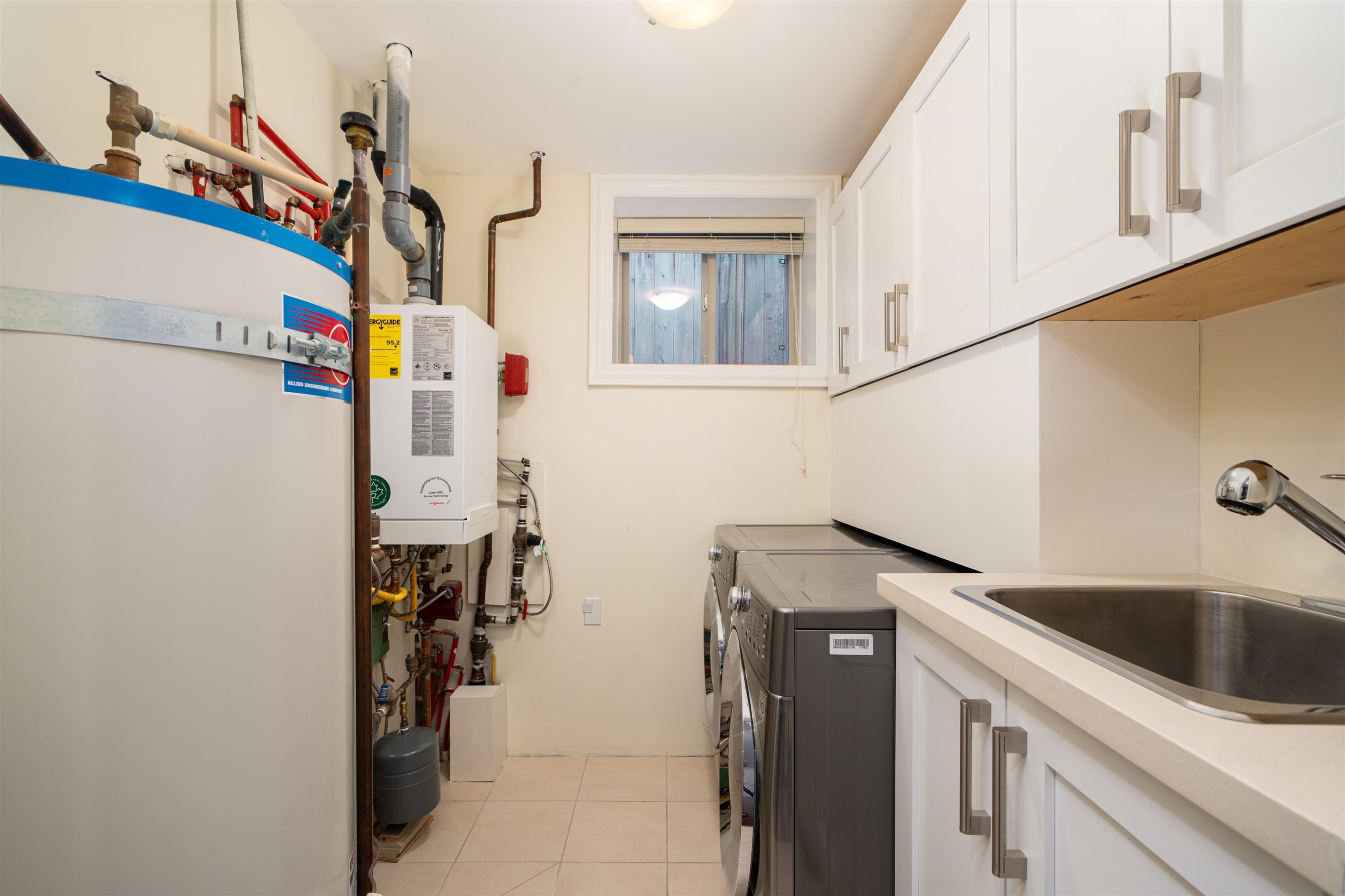 3716 17Th Avenue W, Vancouver, BC