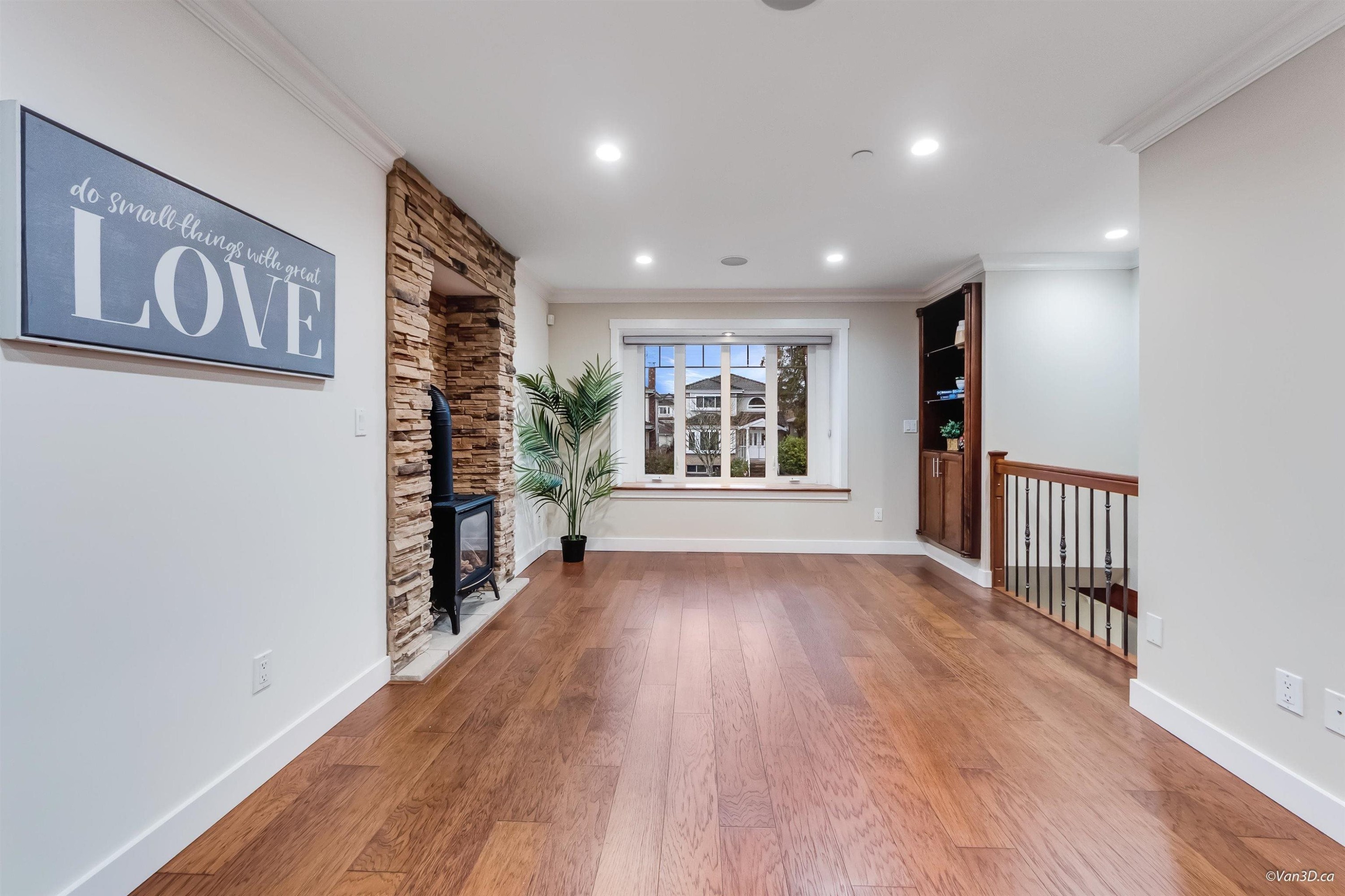 6167 Commercial Street, Vancouver, BC