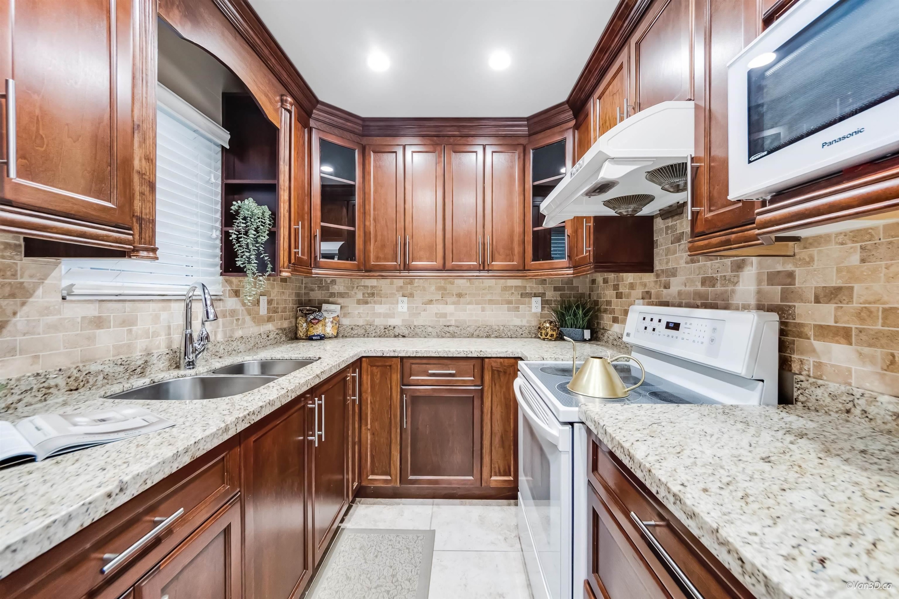 6167 Commercial Street, Vancouver, BC