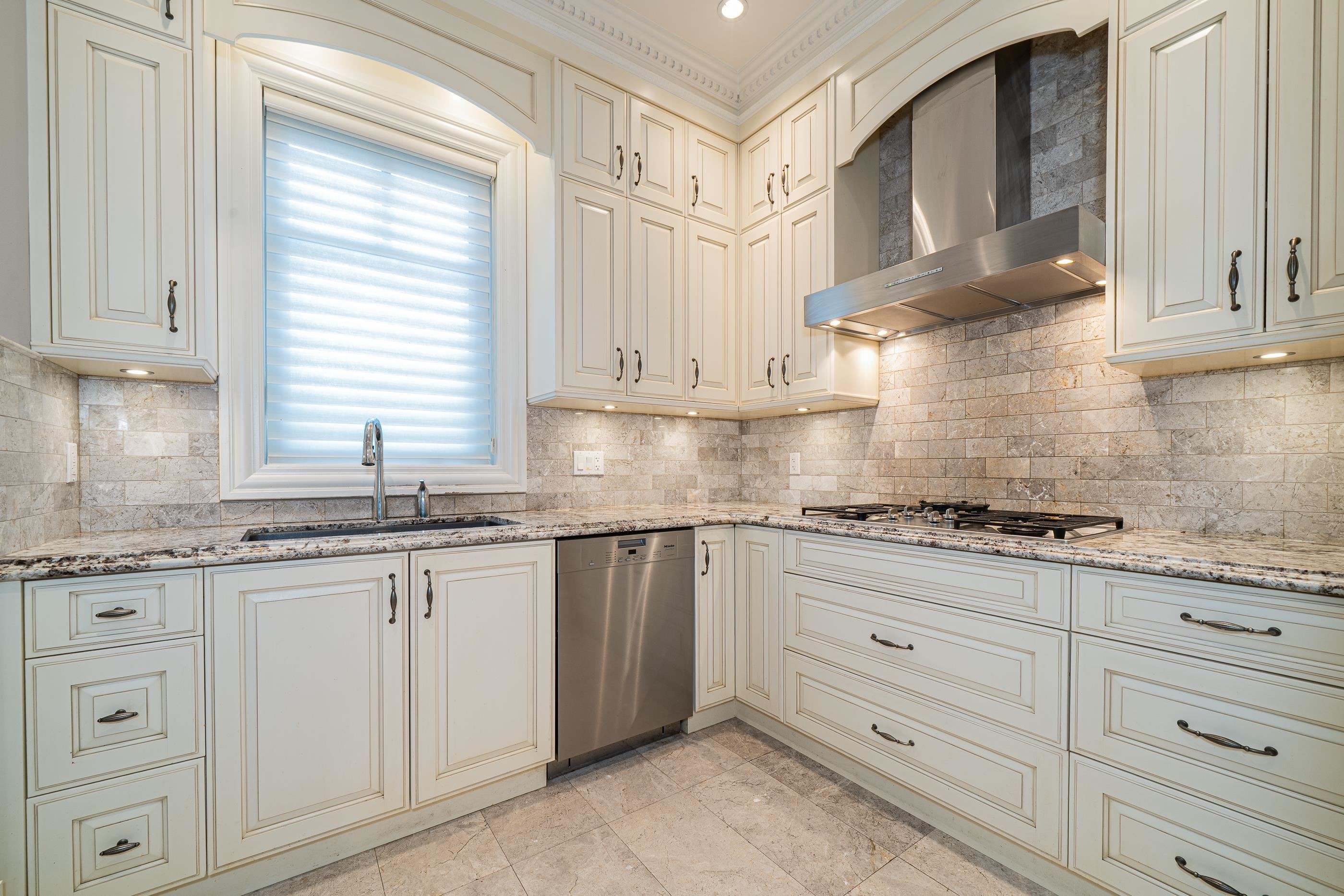 6708 Yew Street, Vancouver, BC