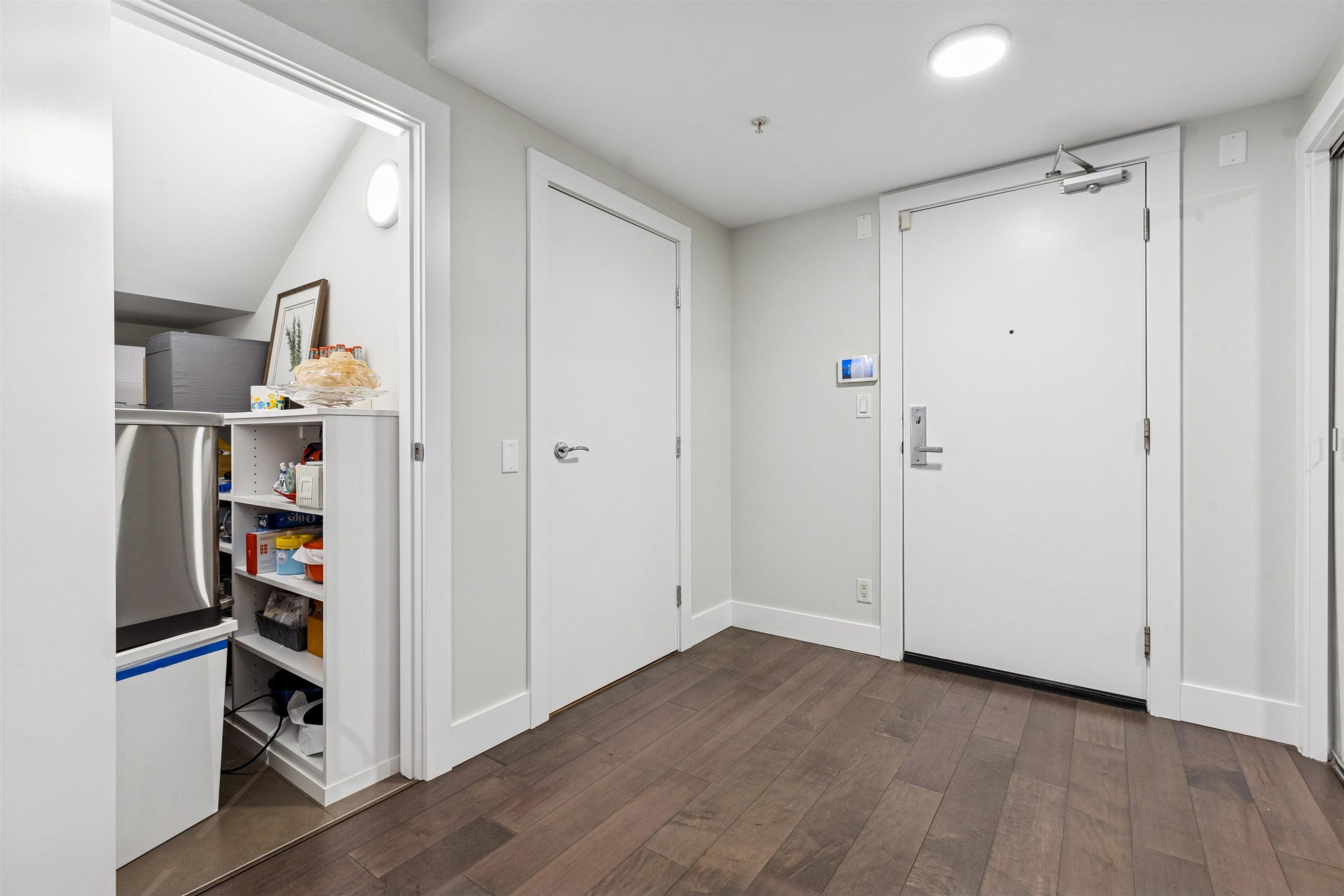 863 Richards Street, Vancouver, BC