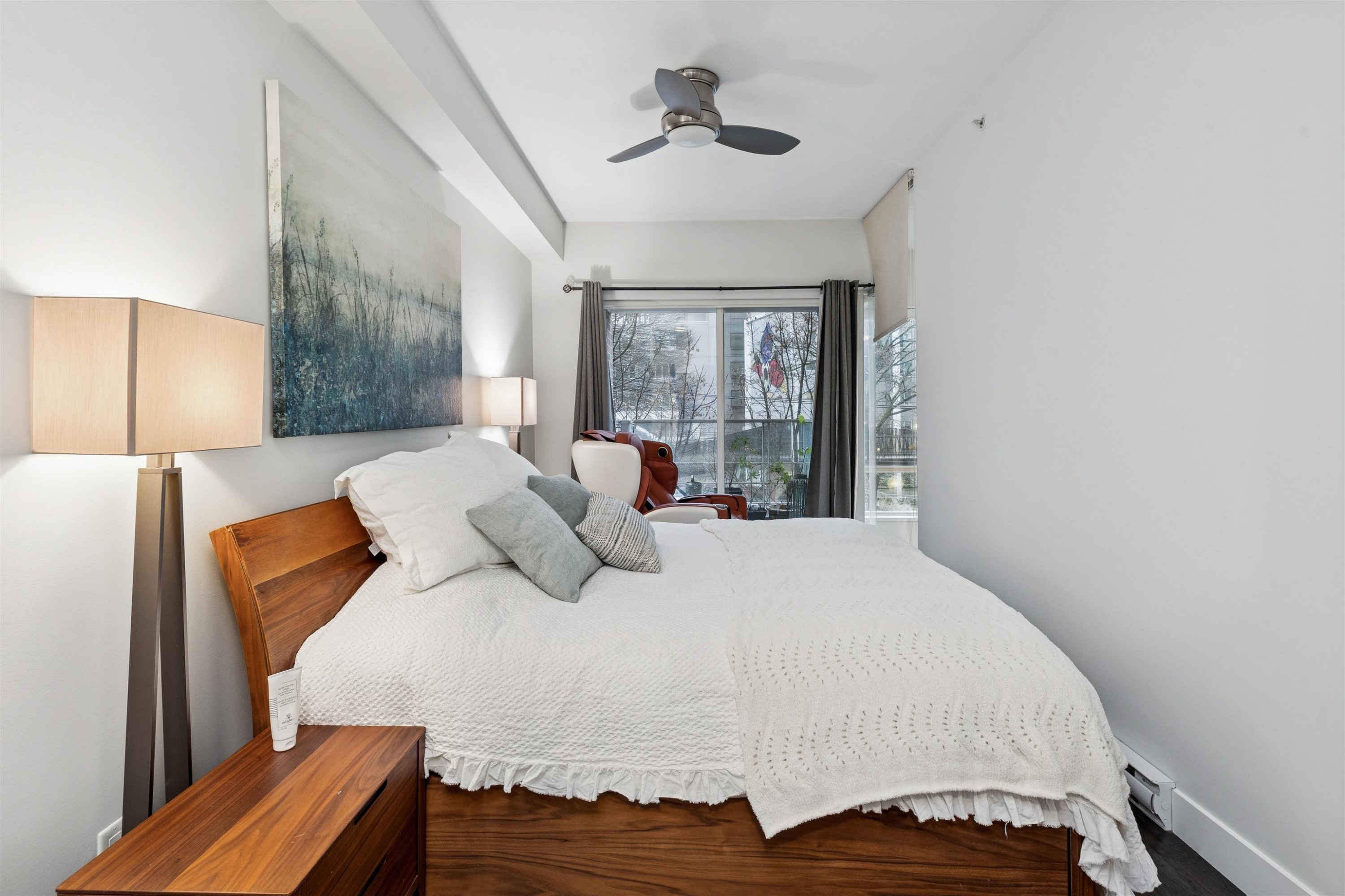 863 Richards Street, Vancouver, BC