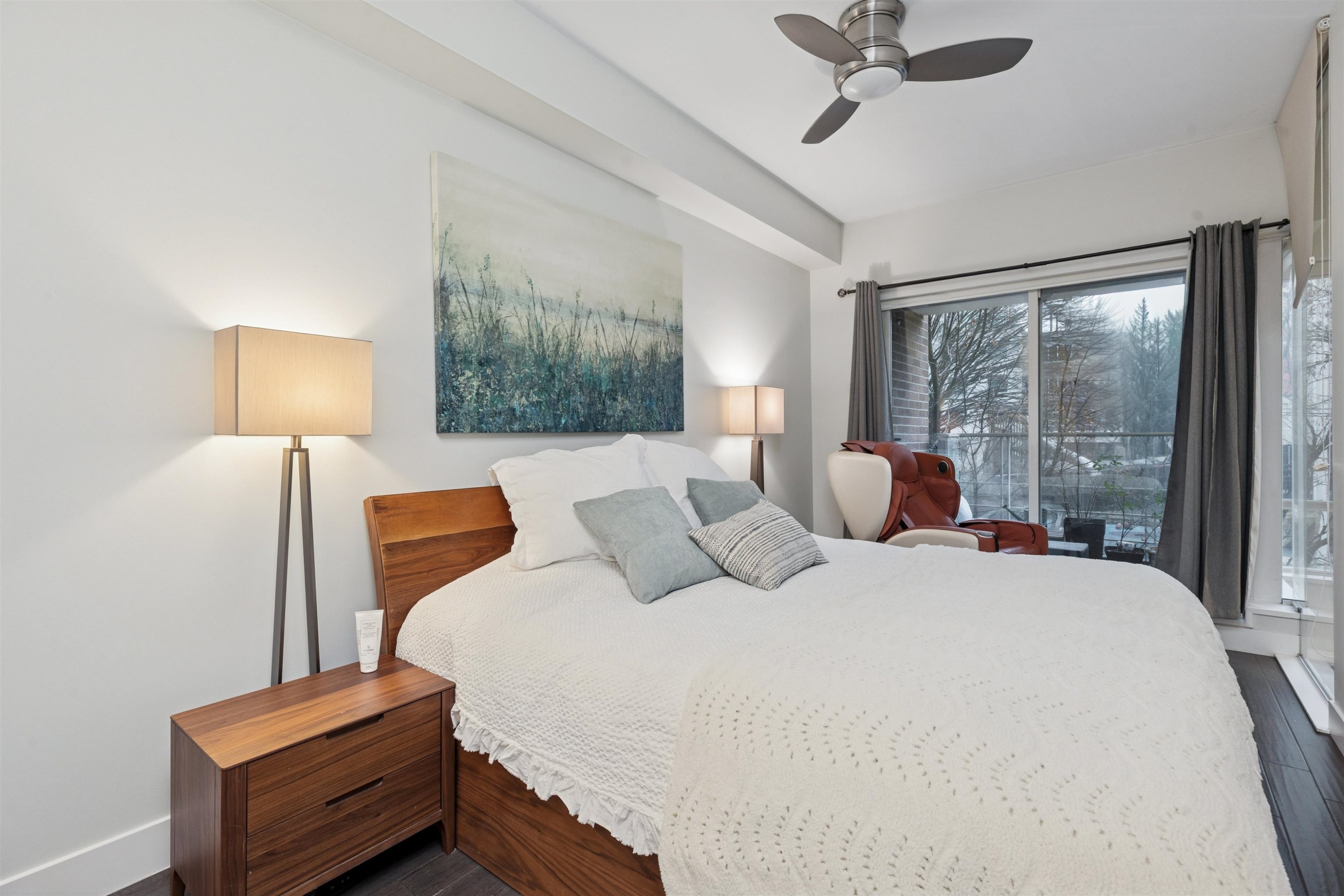 863 Richards Street, Vancouver, BC