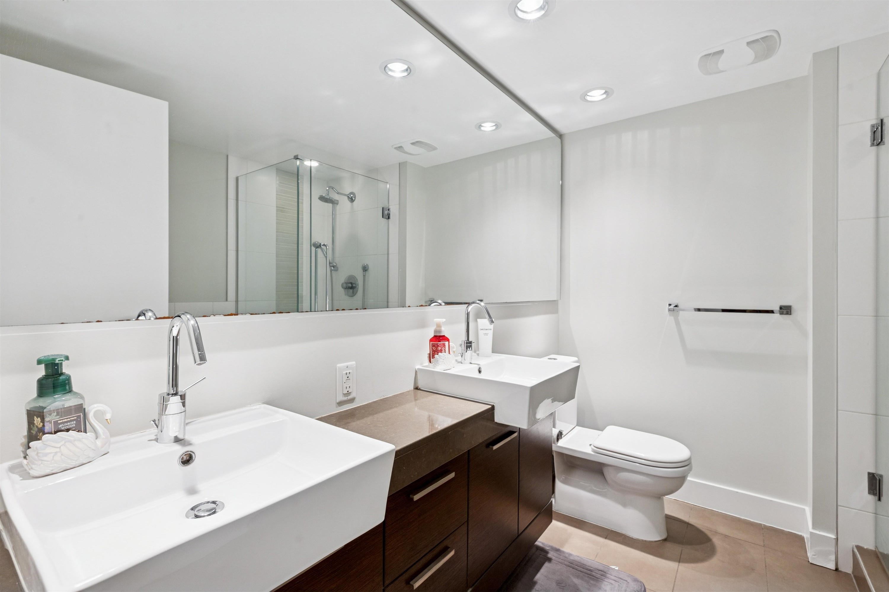 863 Richards Street, Vancouver, BC