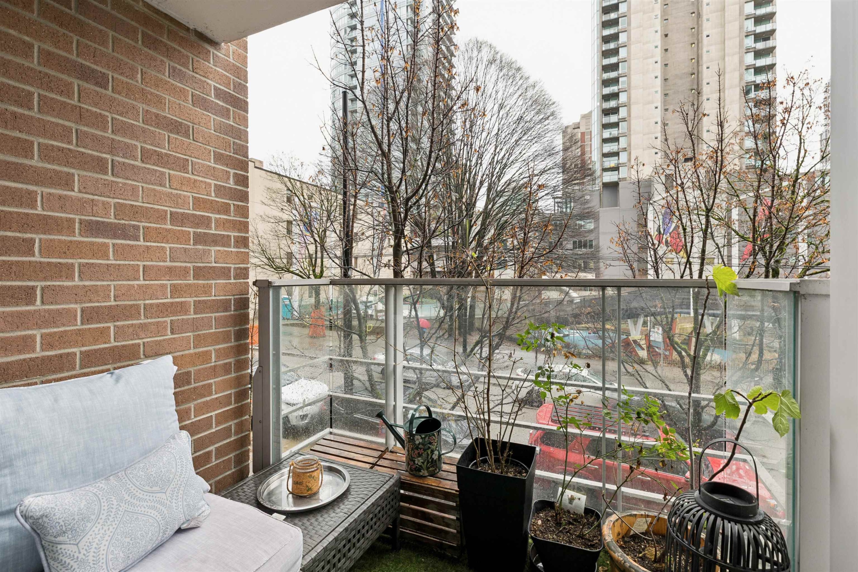 863 Richards Street, Vancouver, BC