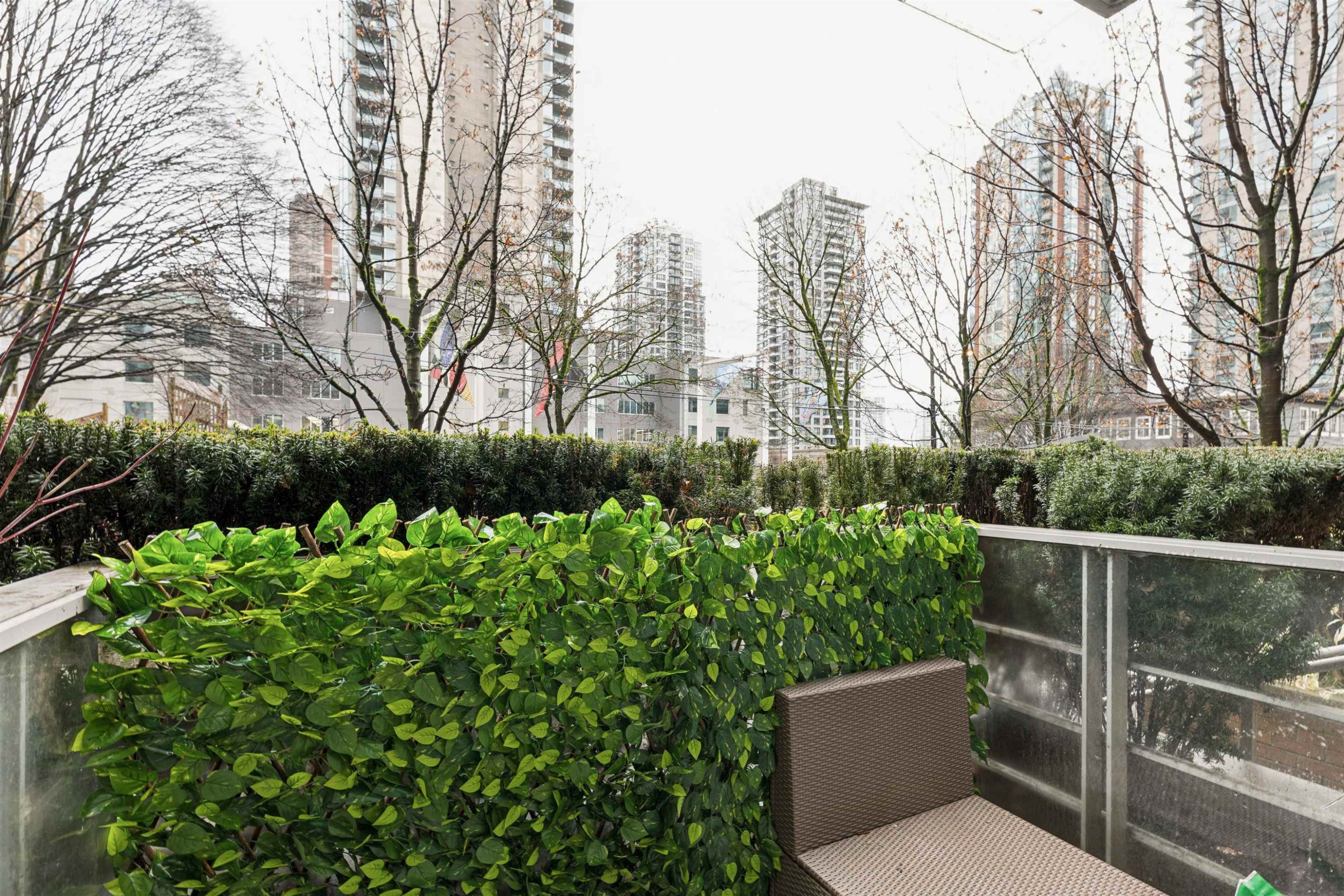 863 Richards Street, Vancouver, BC