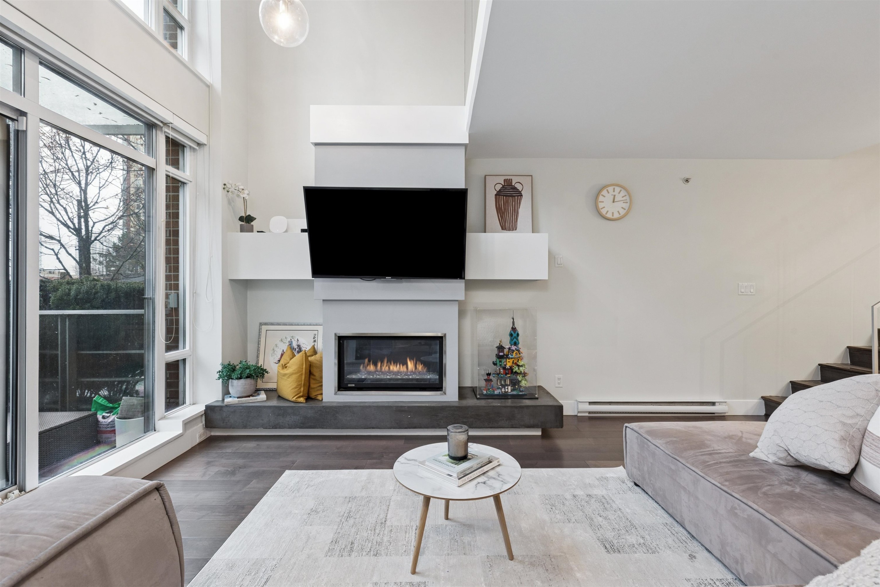 863 Richards Street, Vancouver, BC