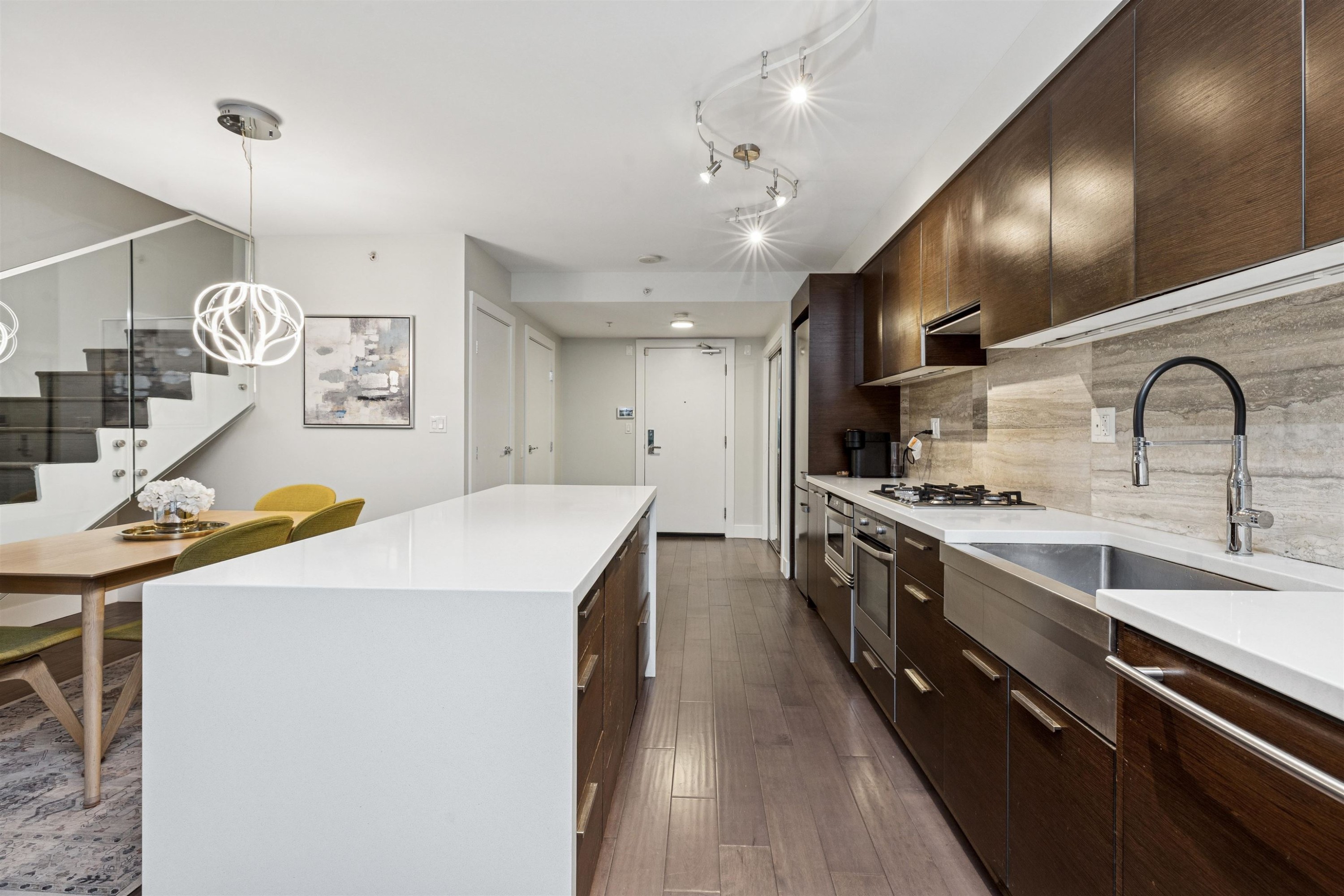 863 Richards Street, Vancouver, BC