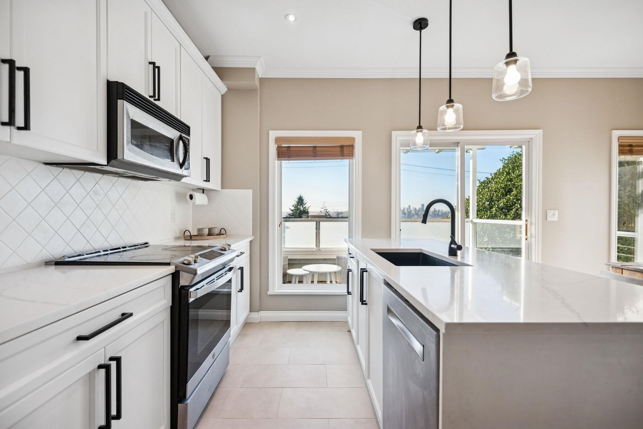 333 Keith Road E, North Vancouver, BC