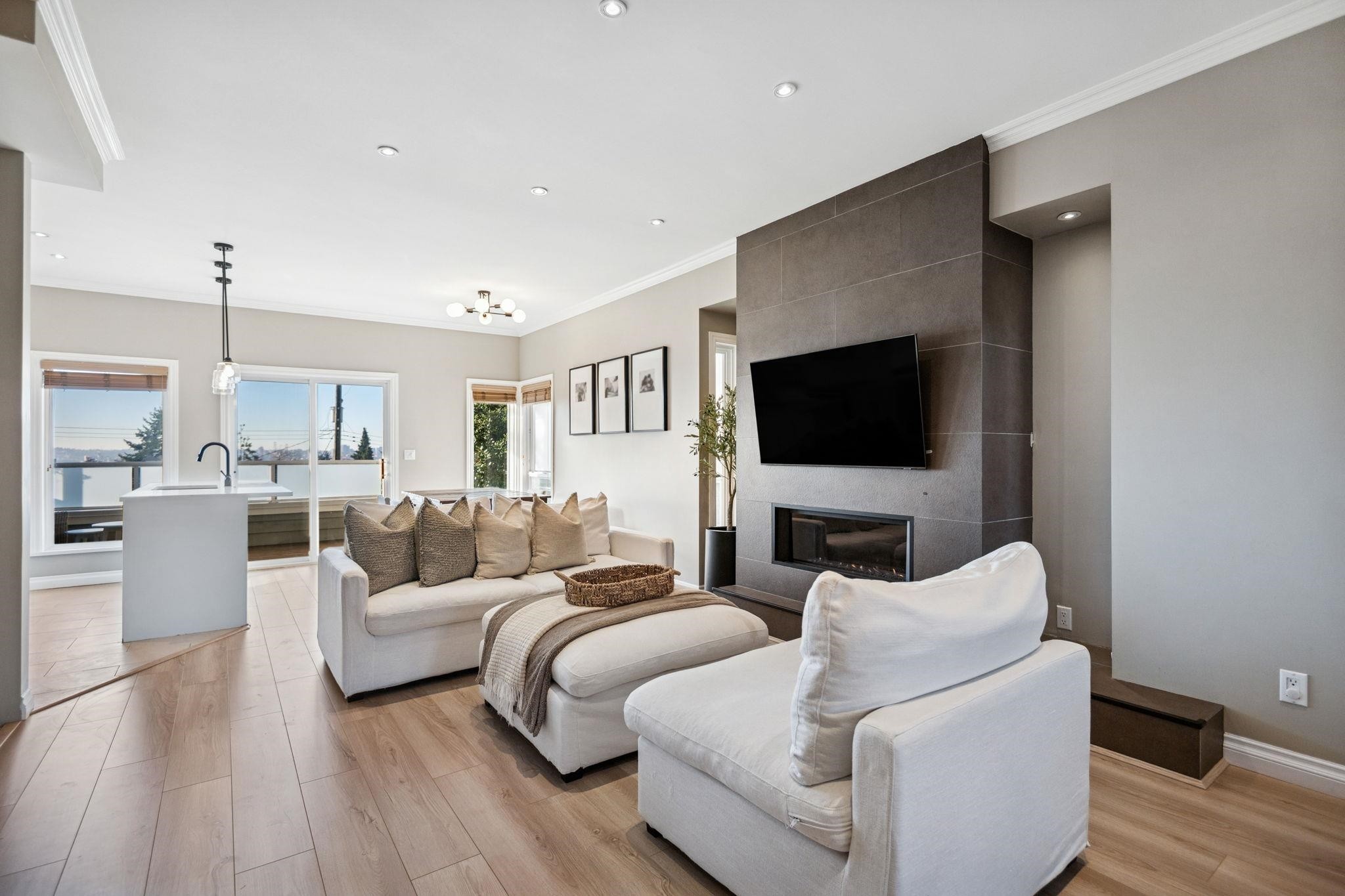 333 Keith Road E, North Vancouver, BC