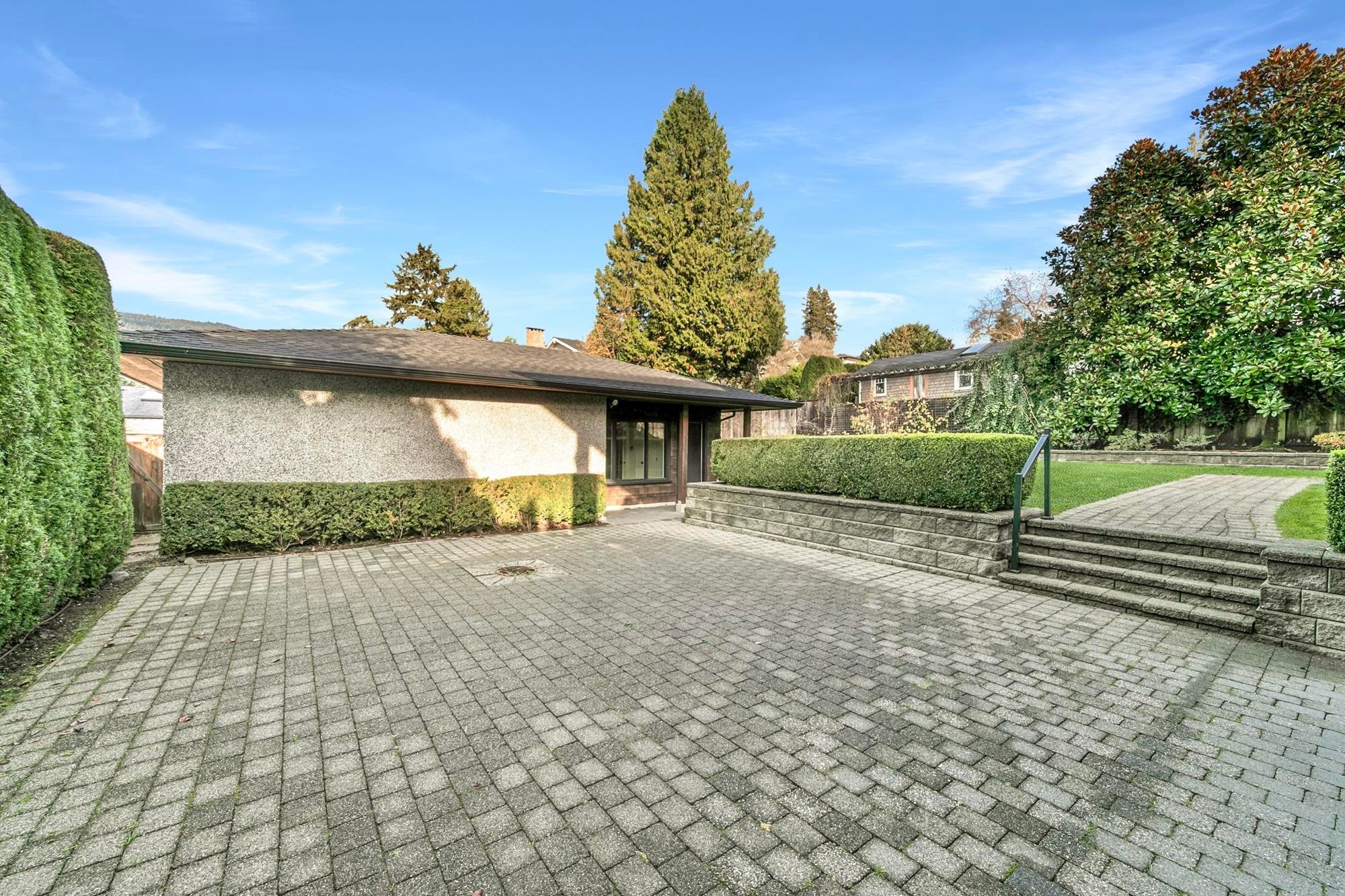 1031 Inglewood Avenue, West Vancouver, BC