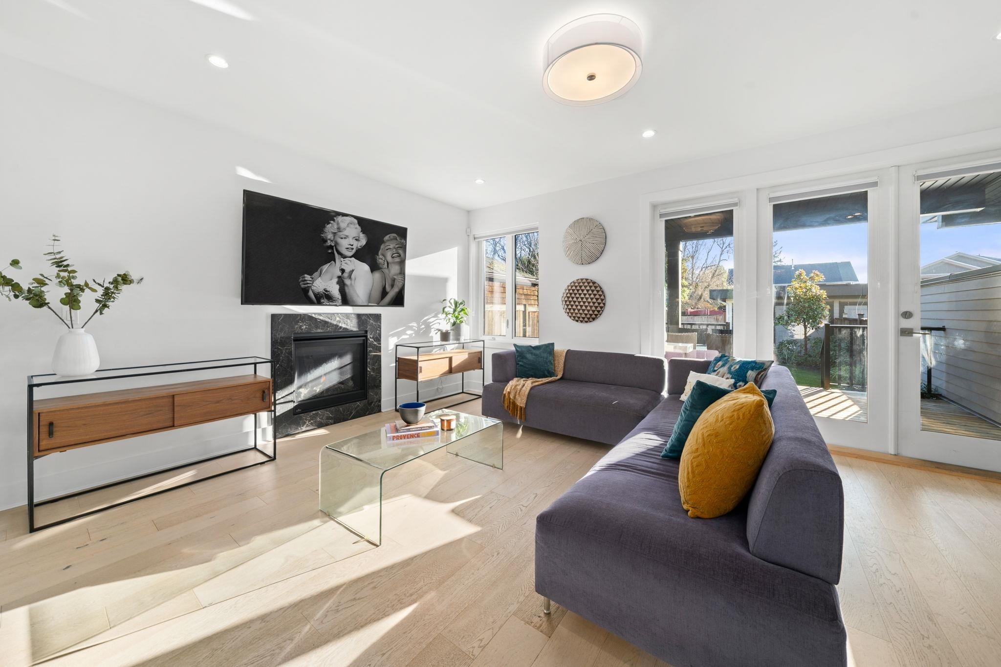 361 15Th Street E, North Vancouver, BC