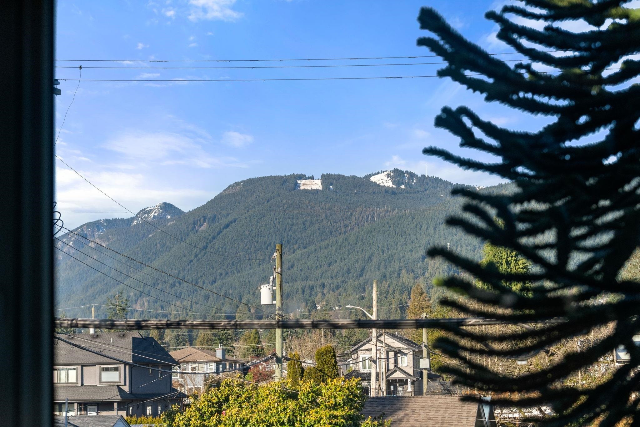 361 15Th Street E, North Vancouver, BC