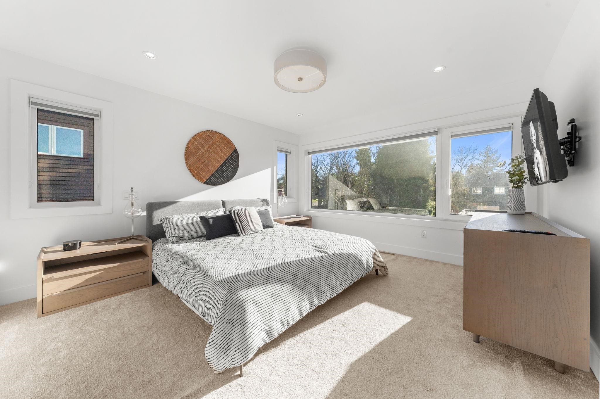 361 15Th Street E, North Vancouver, BC