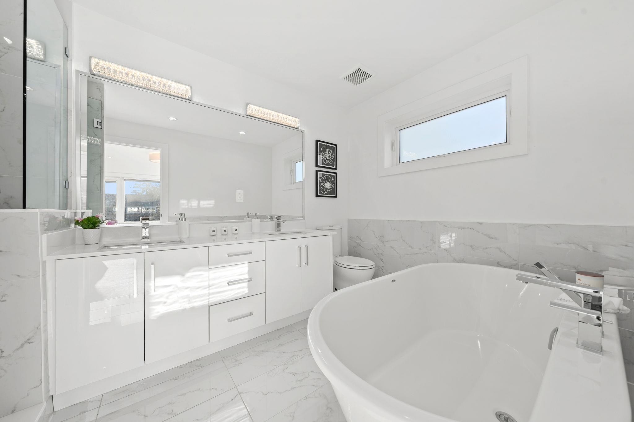 361 15Th Street E, North Vancouver, BC