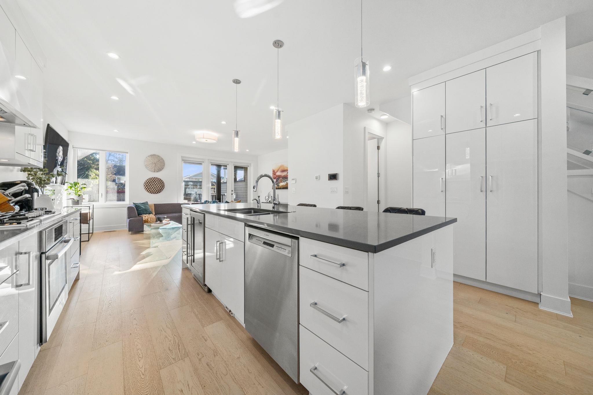 361 15Th Street E, North Vancouver, BC