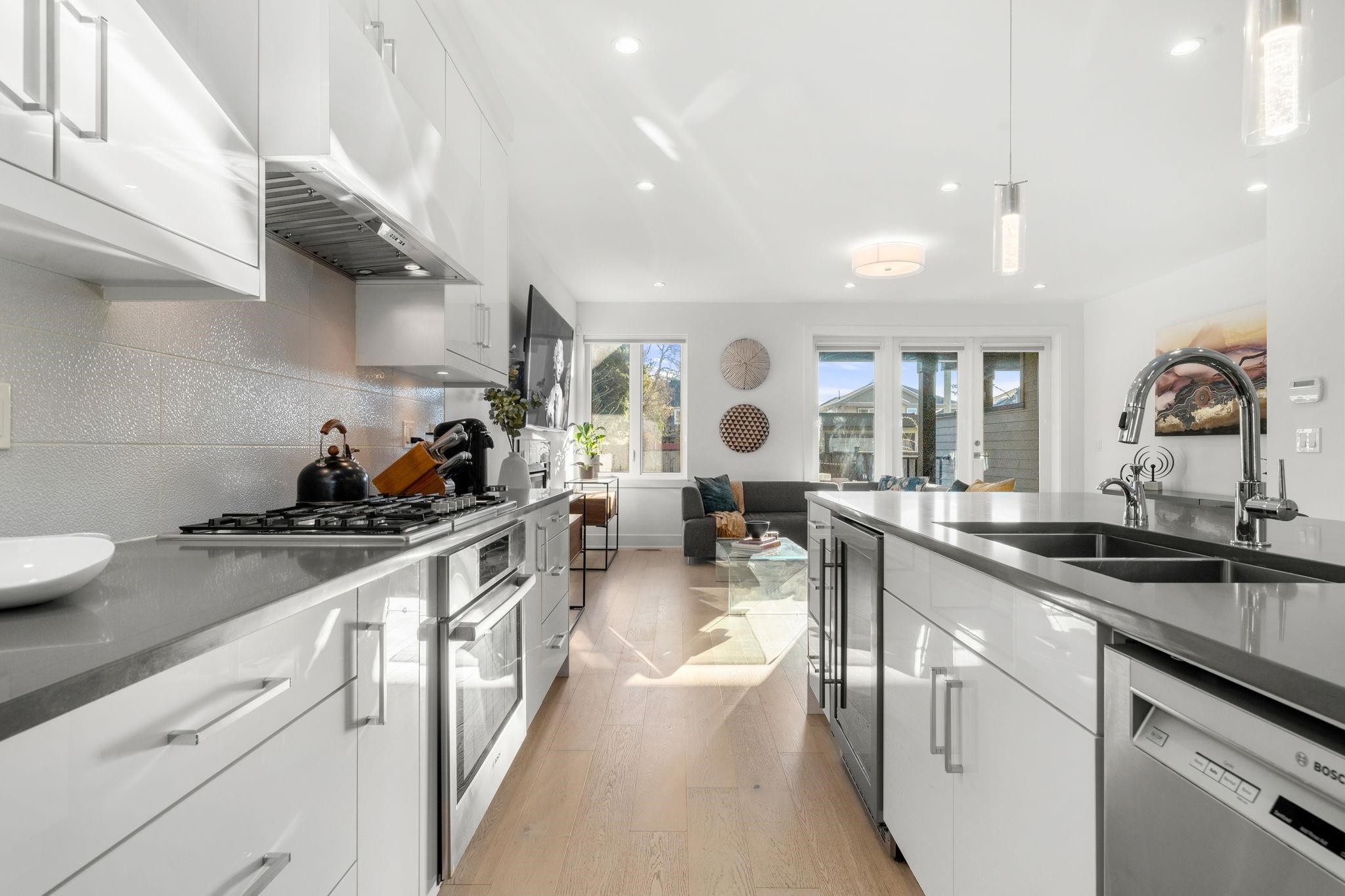 361 15Th Street E, North Vancouver, BC