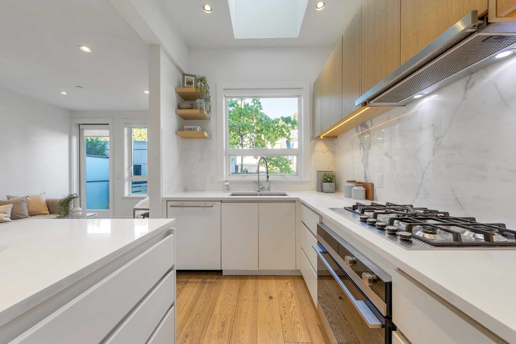 2431 Broadway W, Vancouver, BC