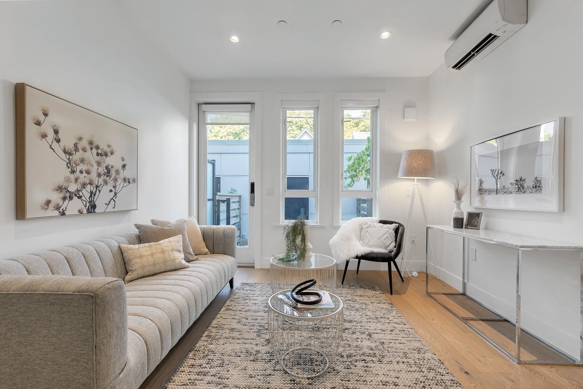 2431 Broadway W, Vancouver, BC