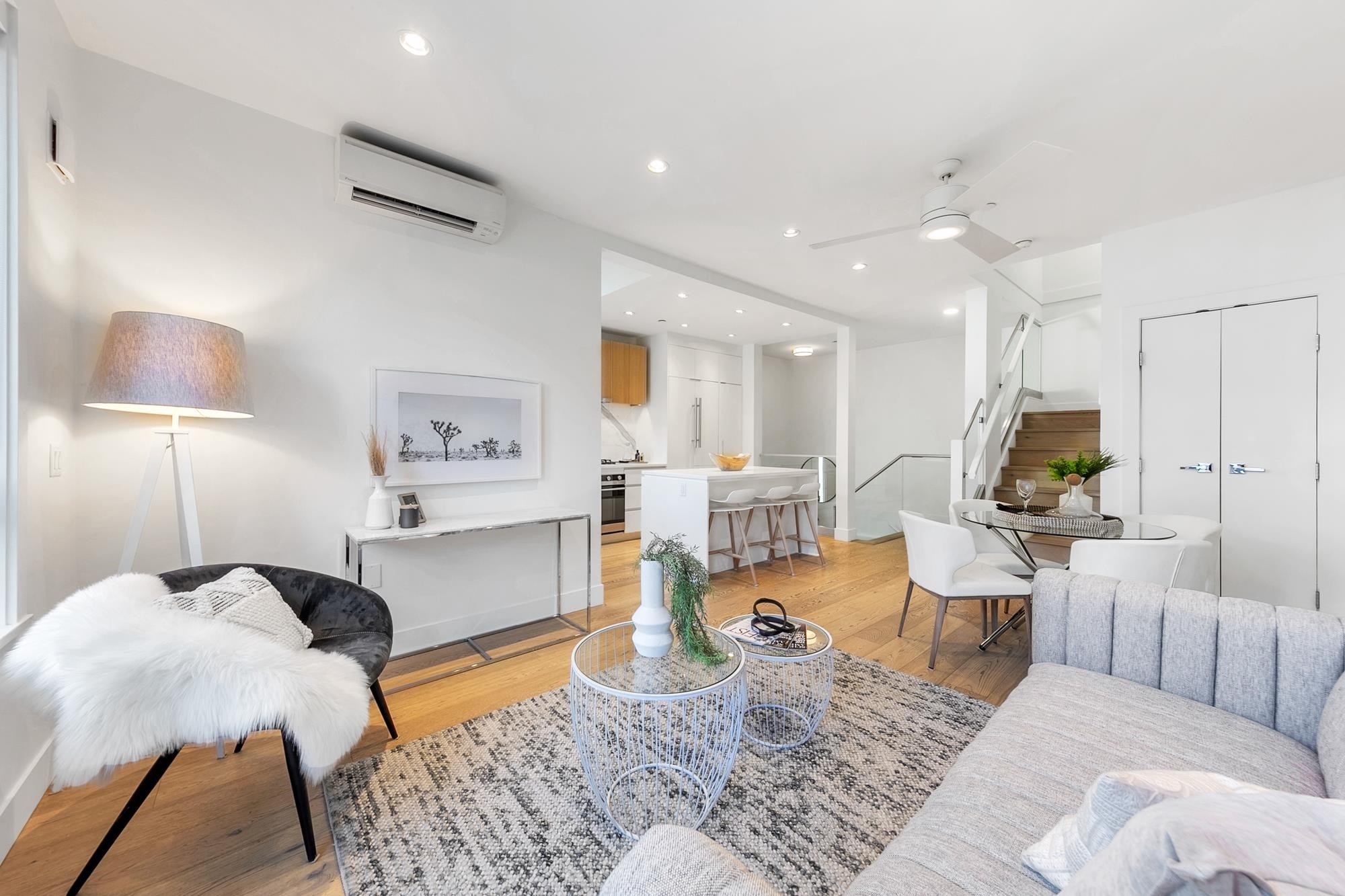 2431 Broadway W, Vancouver, BC