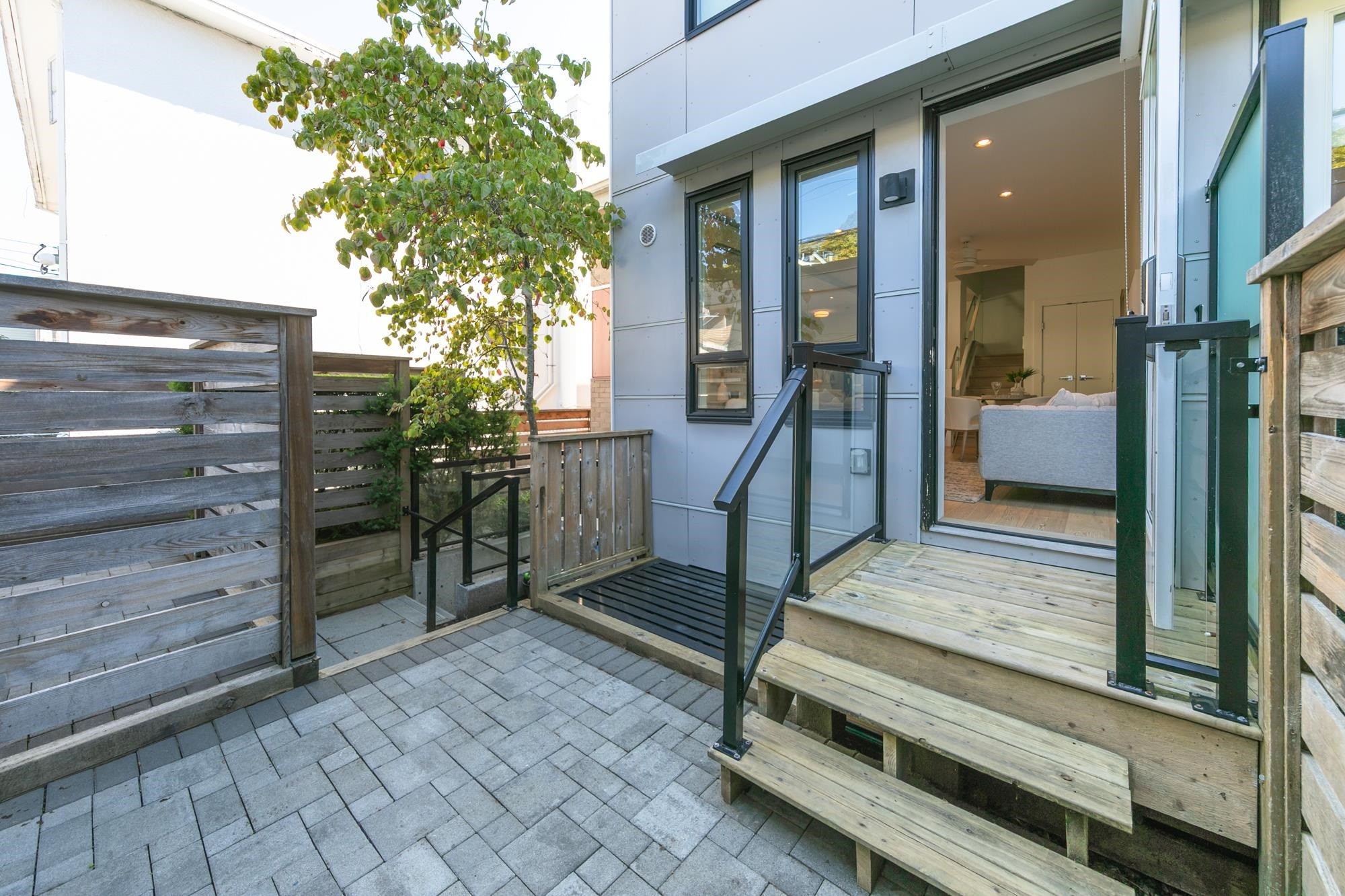 2431 Broadway W, Vancouver, BC