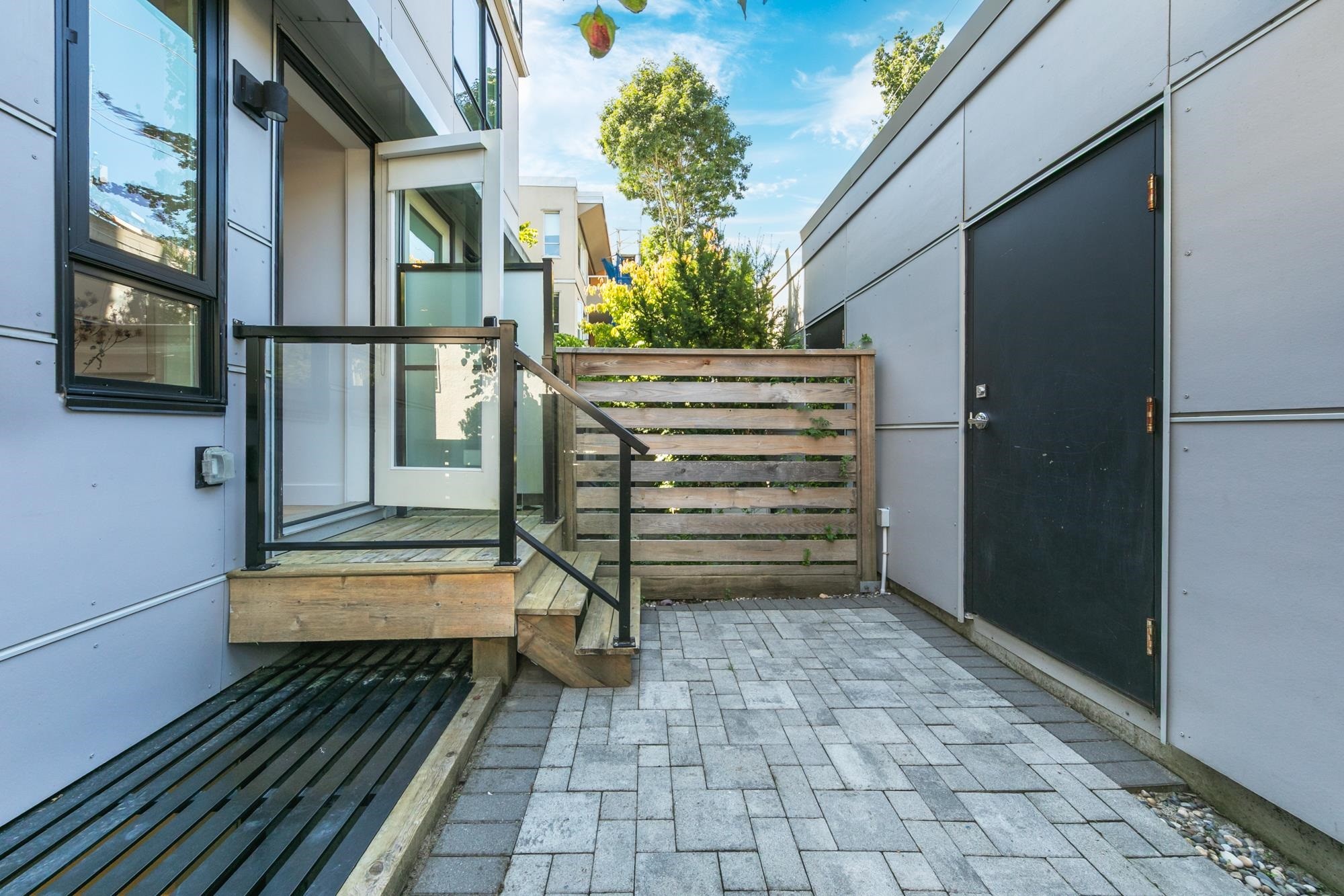 2431 Broadway W, Vancouver, BC