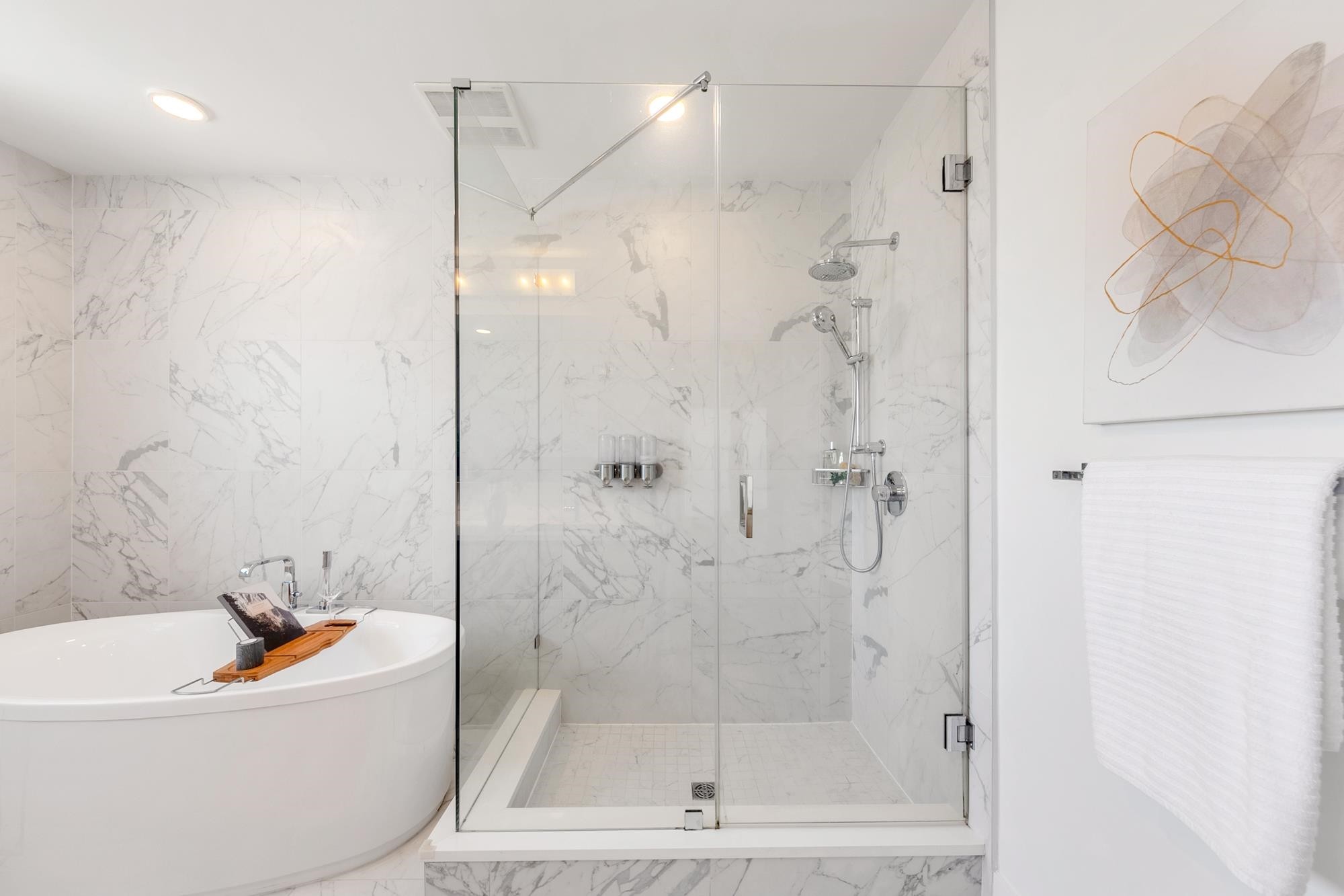 2431 Broadway W, Vancouver, BC