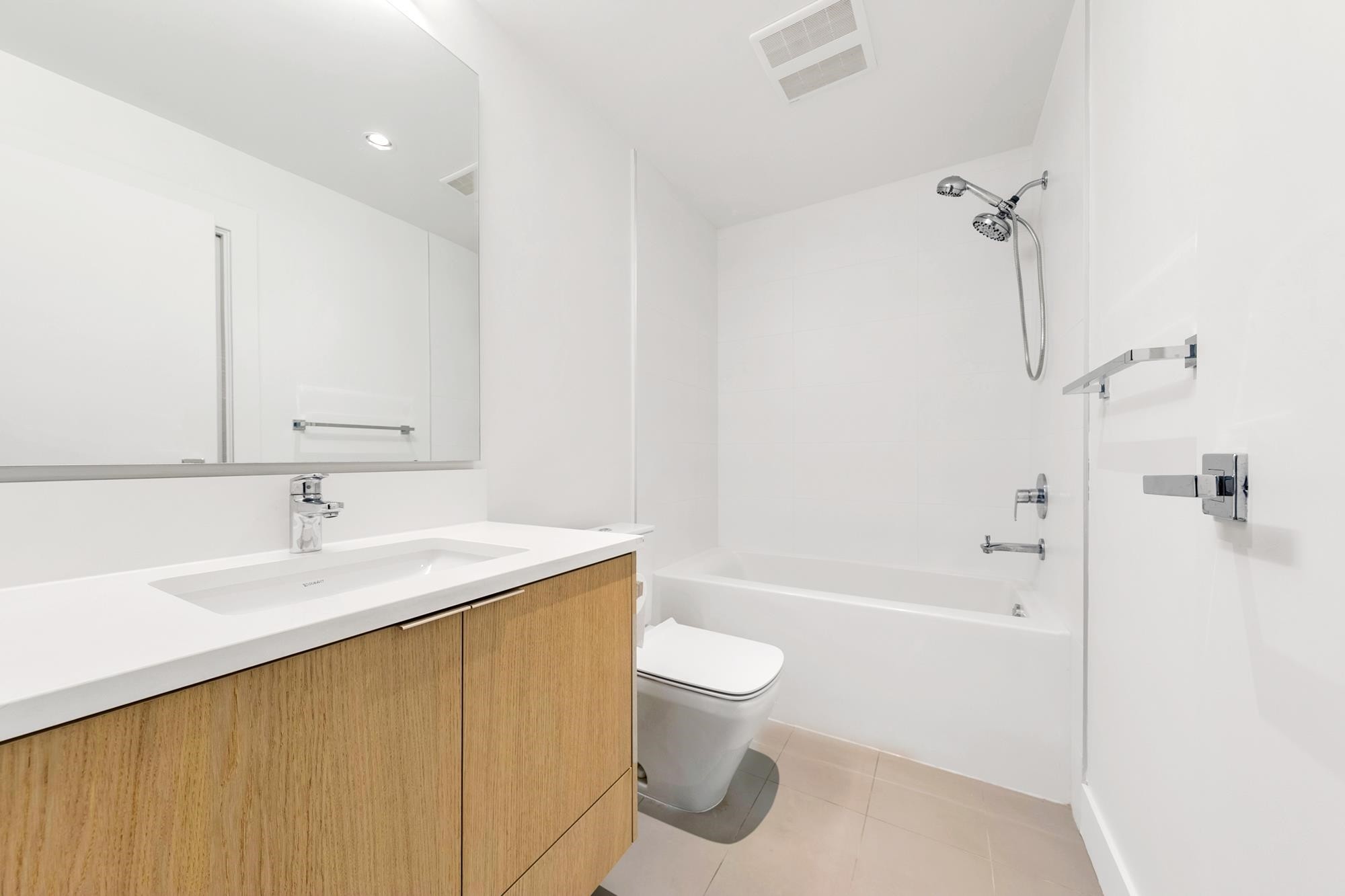 2431 Broadway W, Vancouver, BC