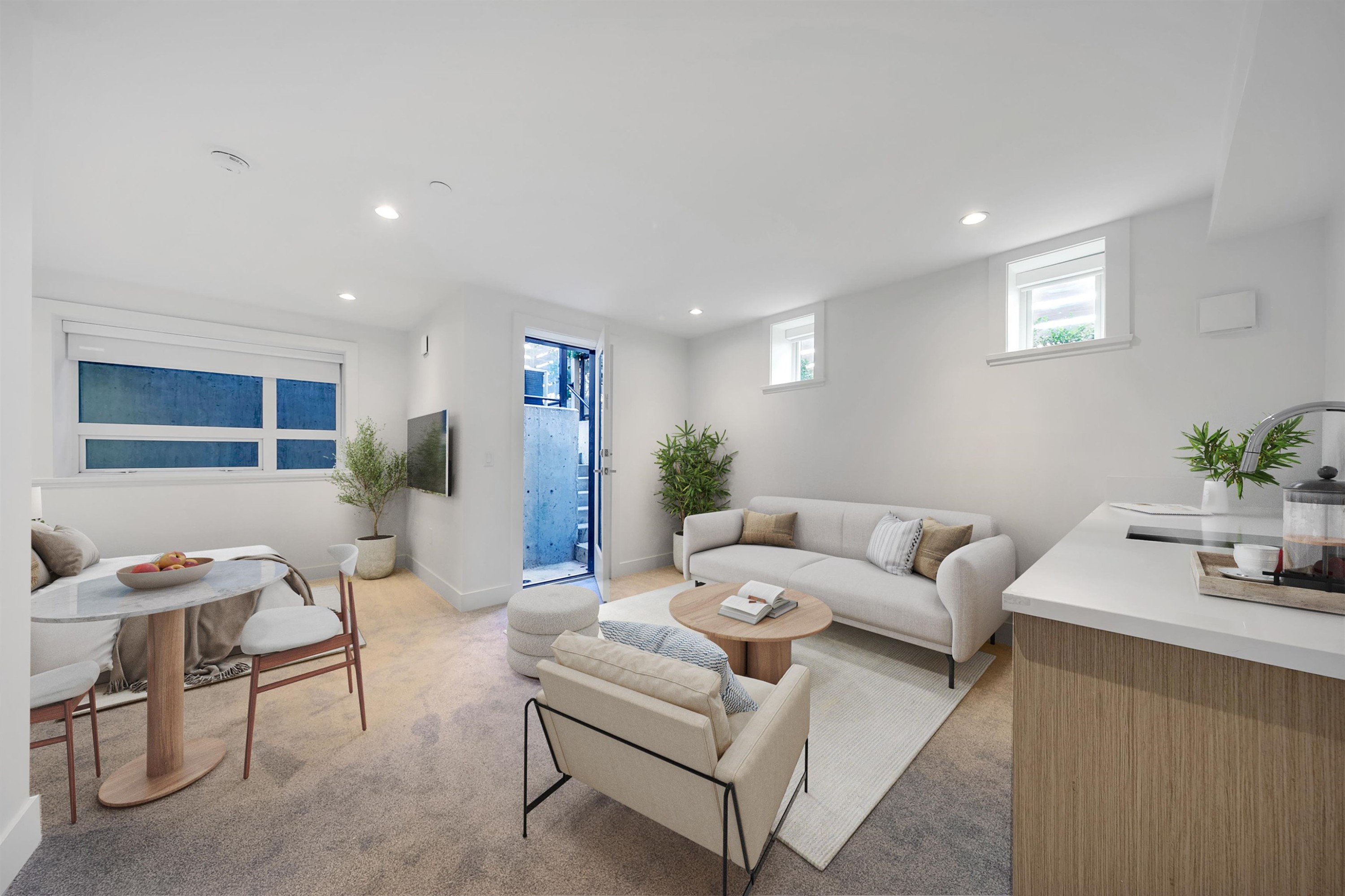 2431 Broadway W, Vancouver, BC