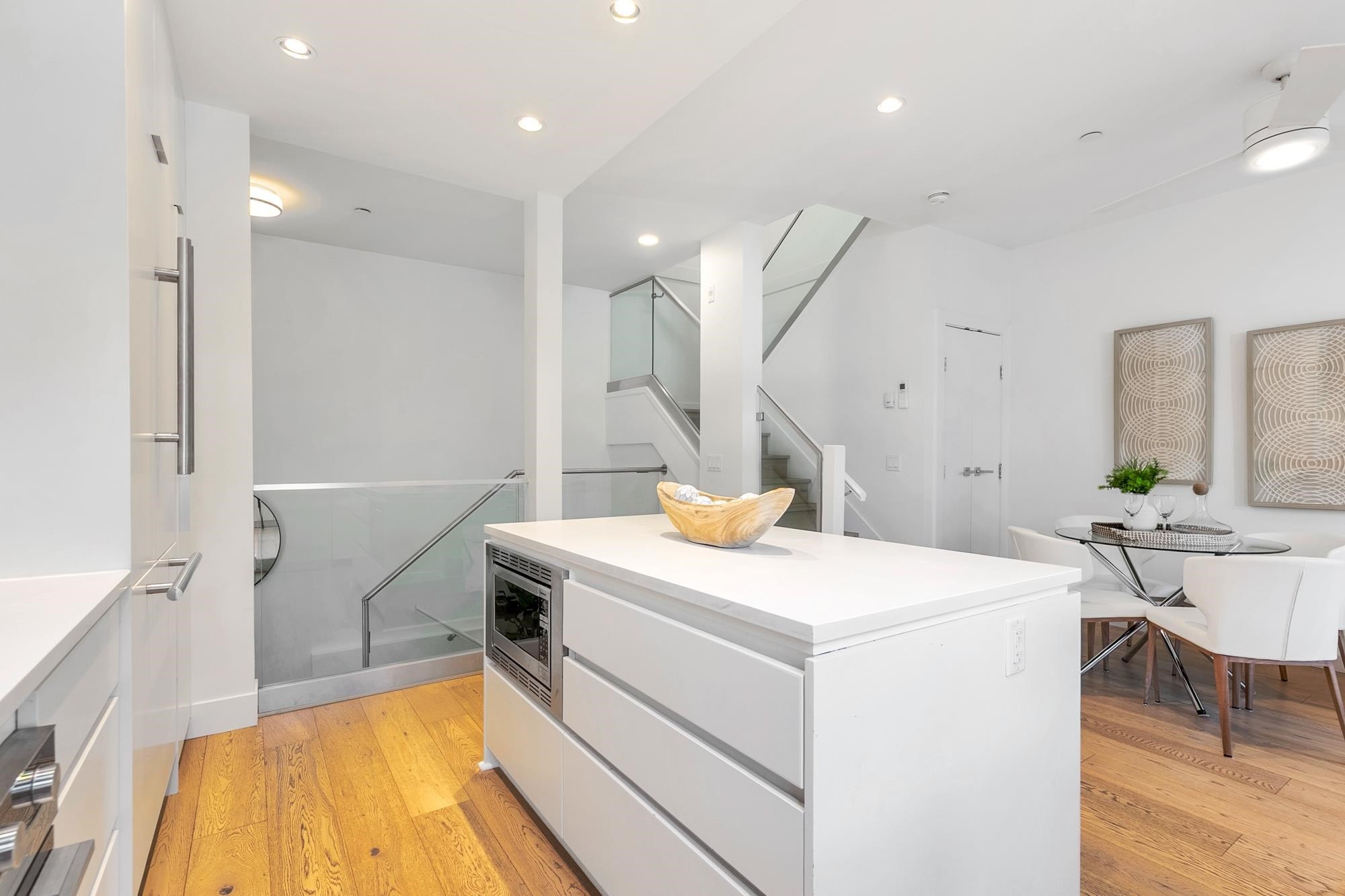 2431 Broadway W, Vancouver, BC