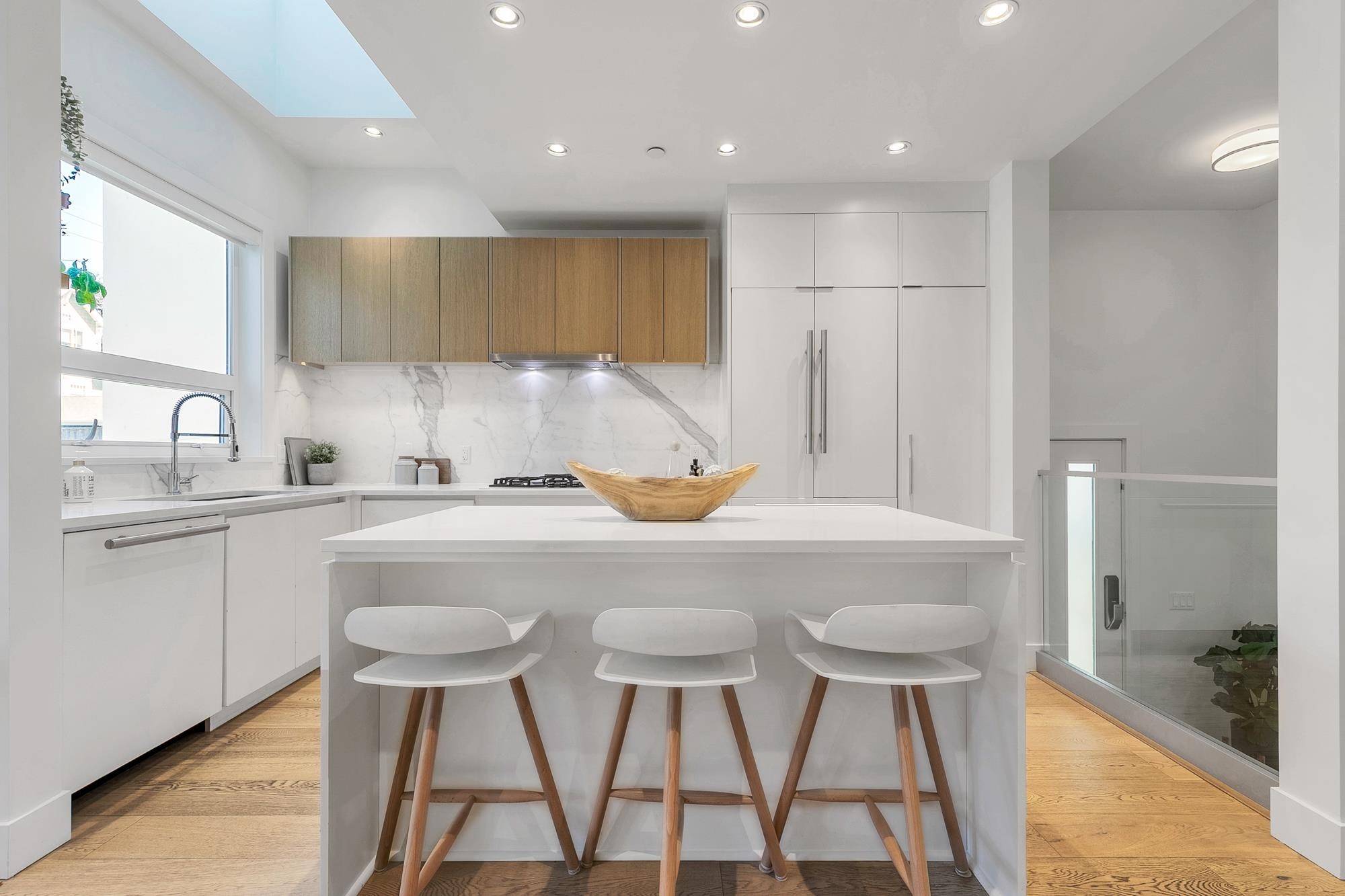 2431 Broadway W, Vancouver, BC