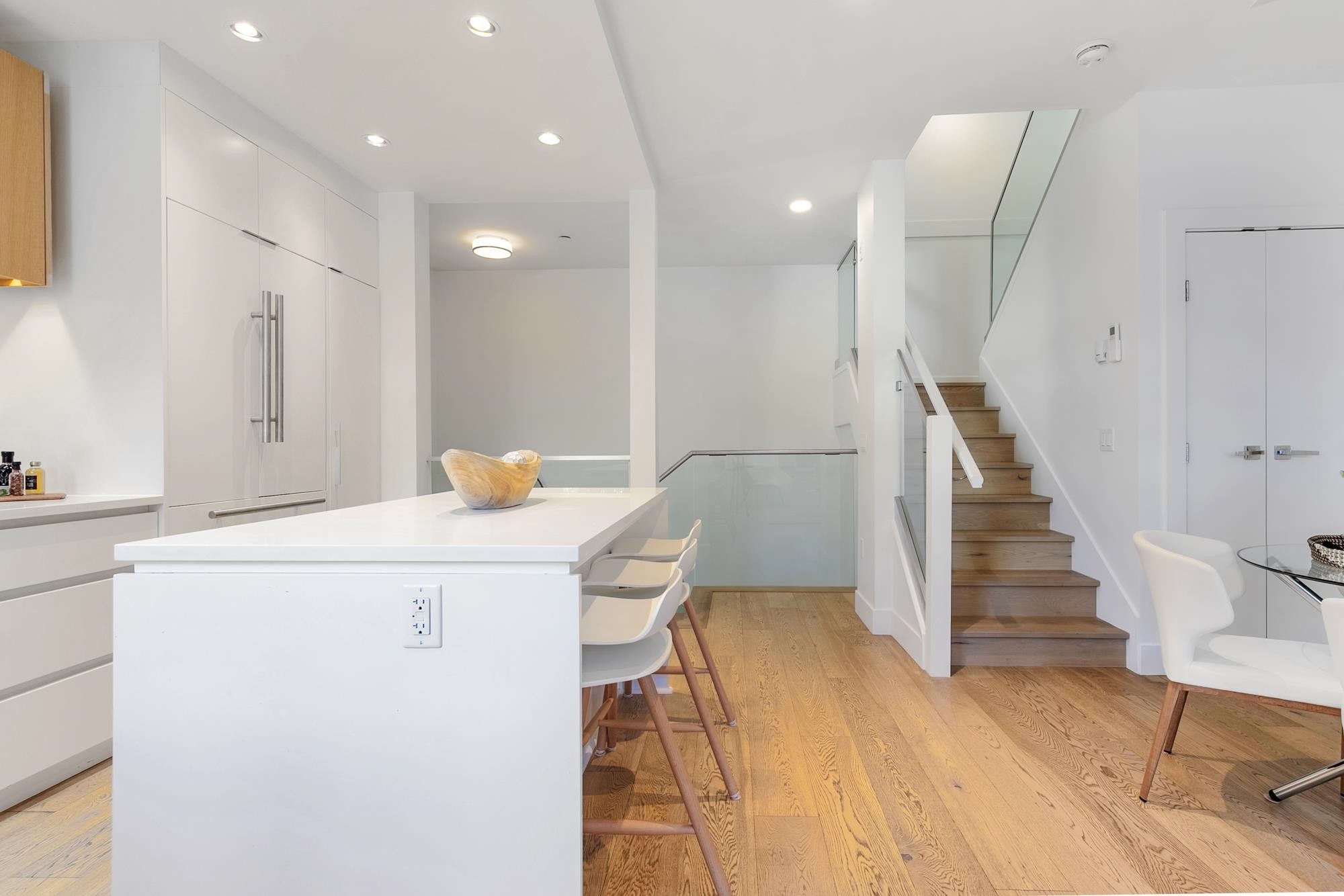 2431 Broadway W, Vancouver, BC