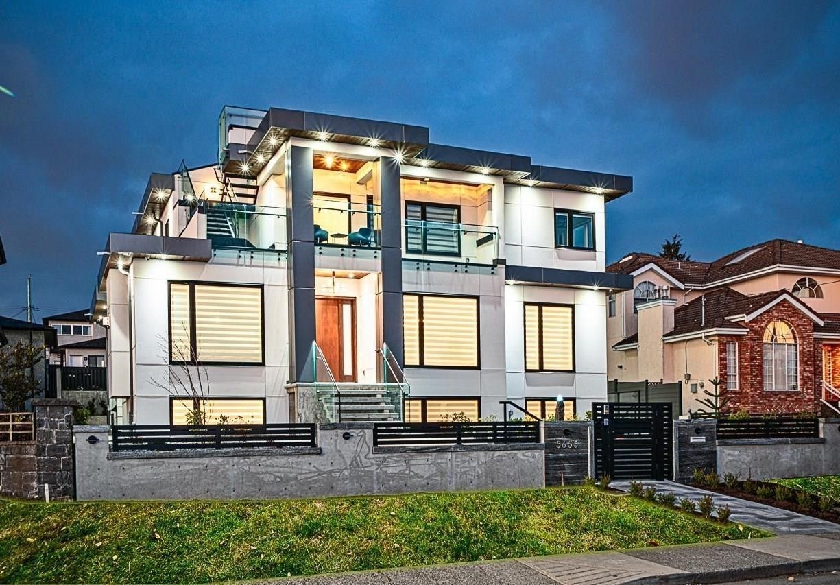 5655 Portland Street, Burnaby, BC