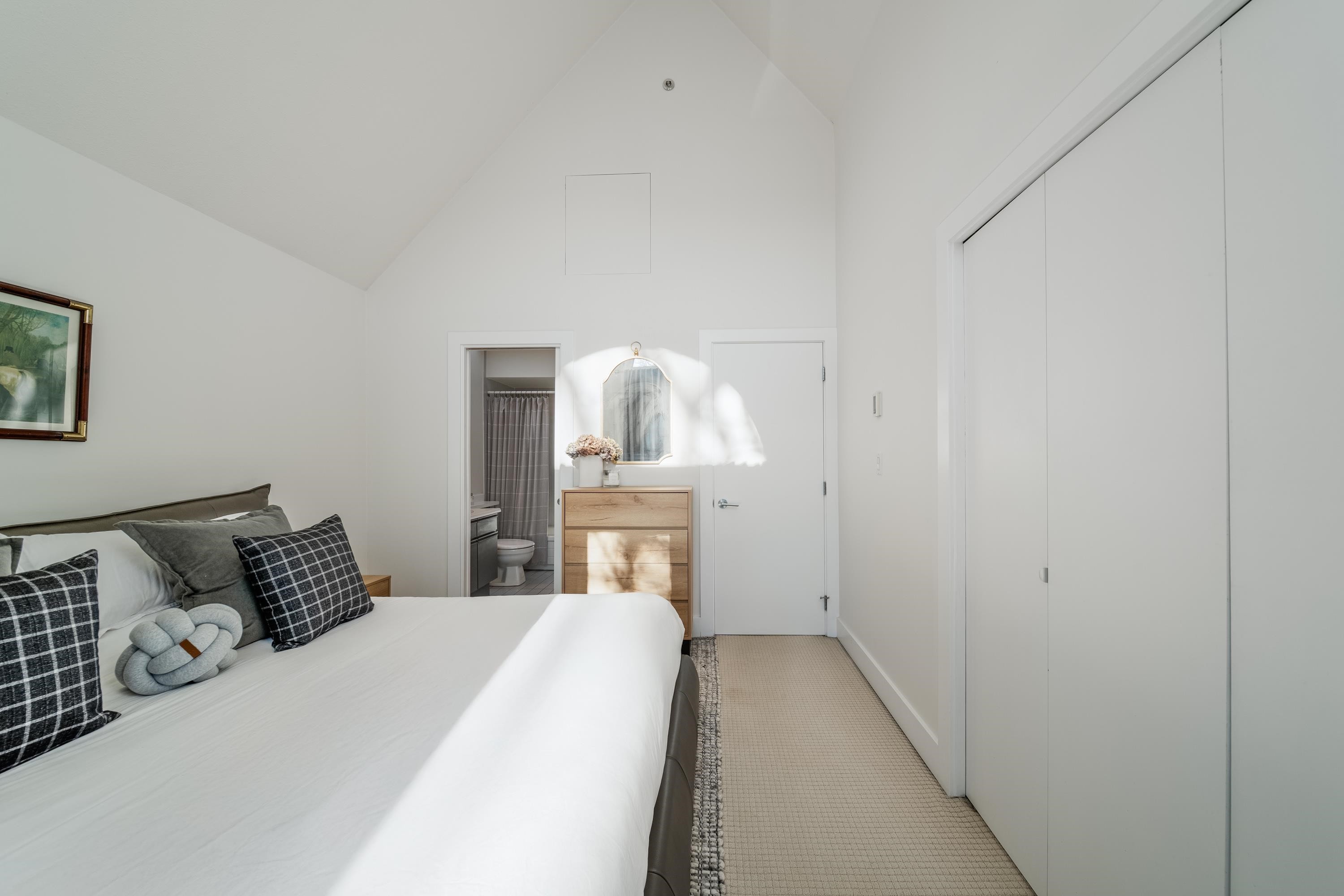 141 13Th Avenue W, Vancouver, BC