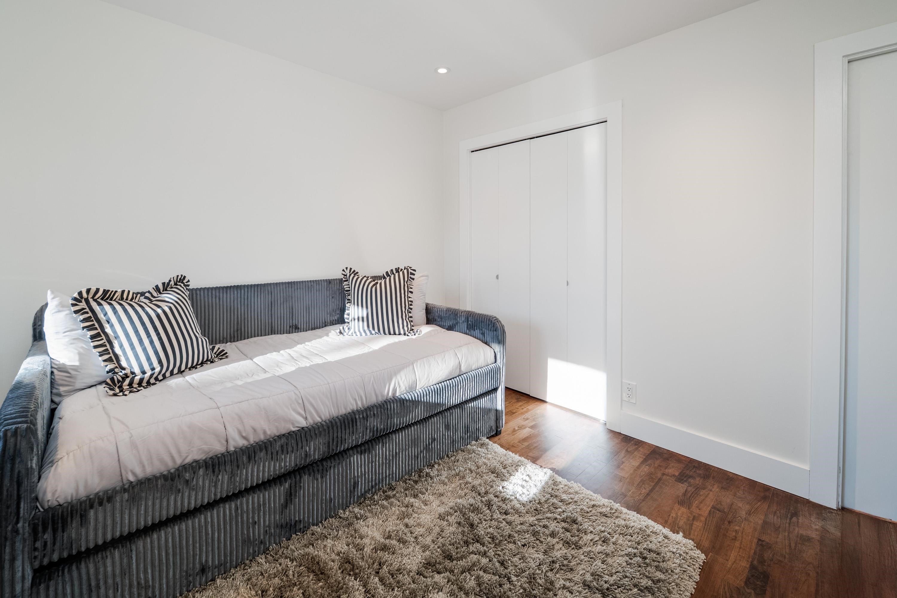 141 13Th Avenue W, Vancouver, BC