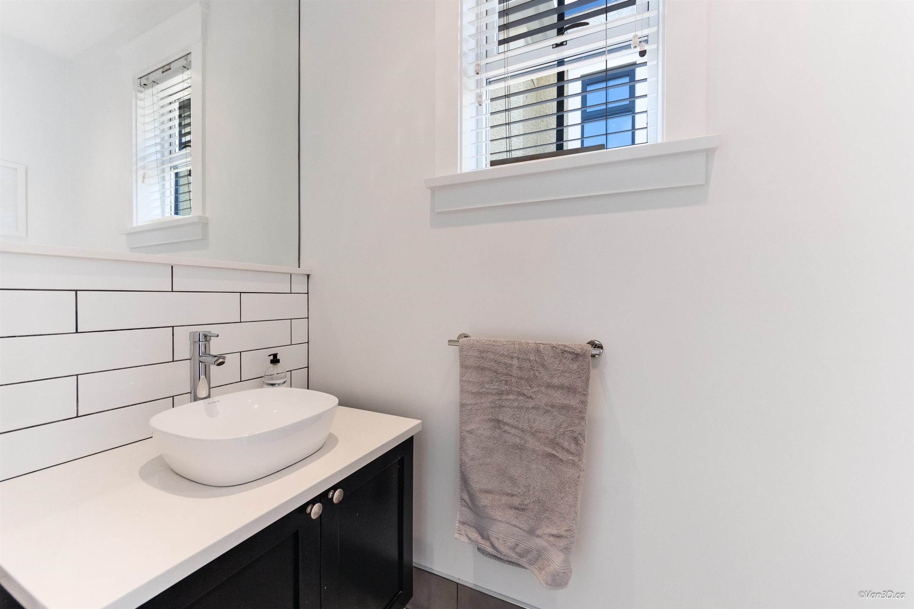 1017 8Th Avenue W, Vancouver, BC