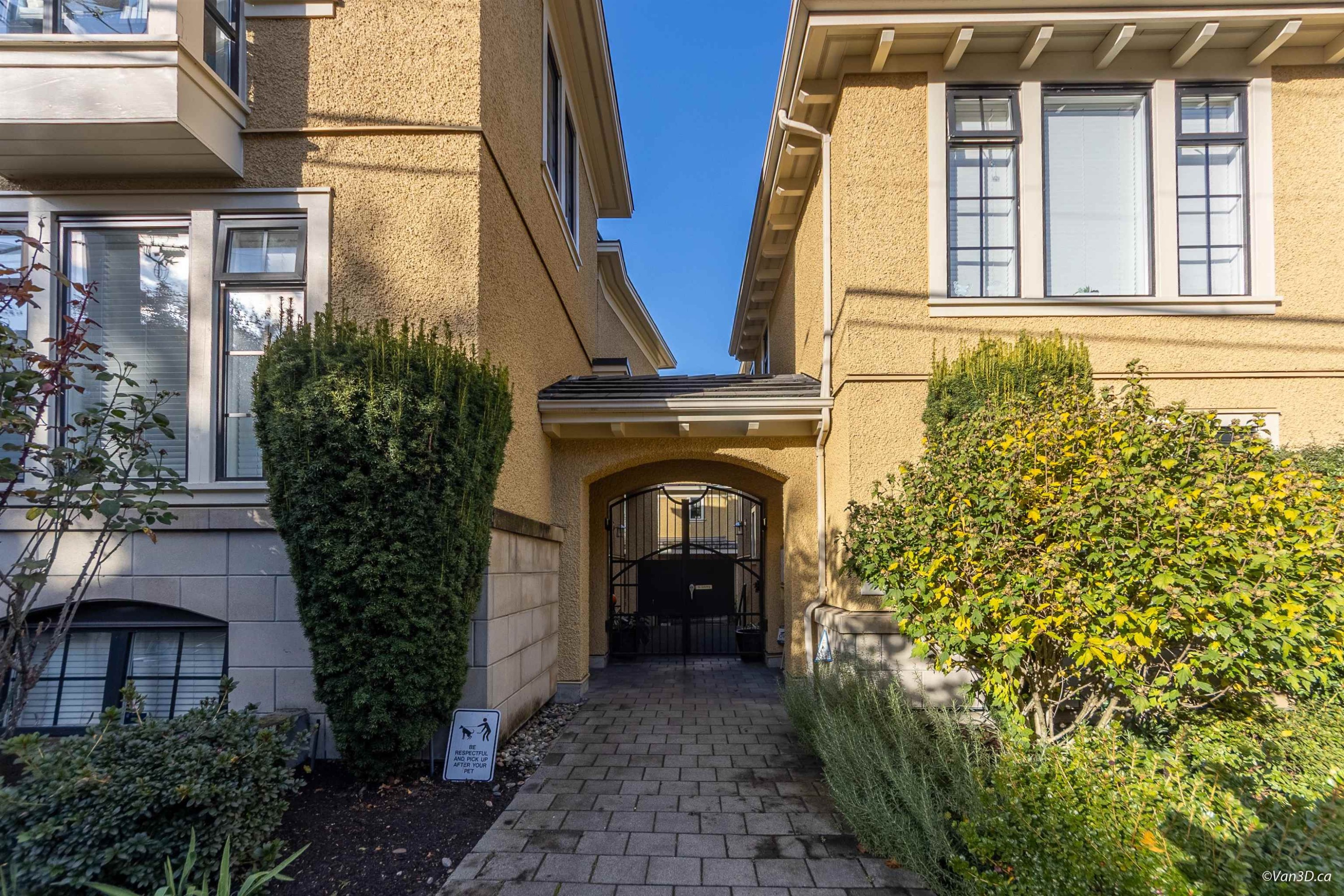 1017 8Th Avenue W, Vancouver, BC