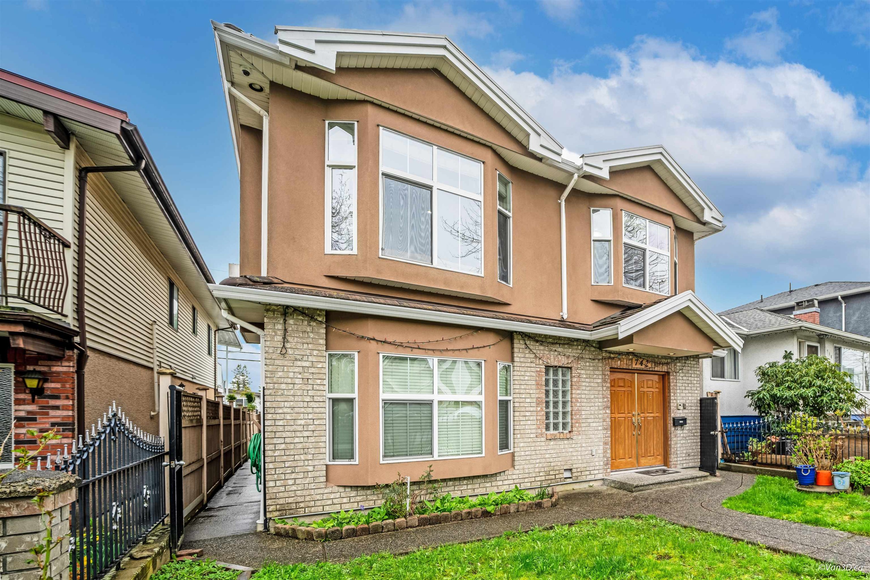 742 51St Avenue E, Vancouver, BC