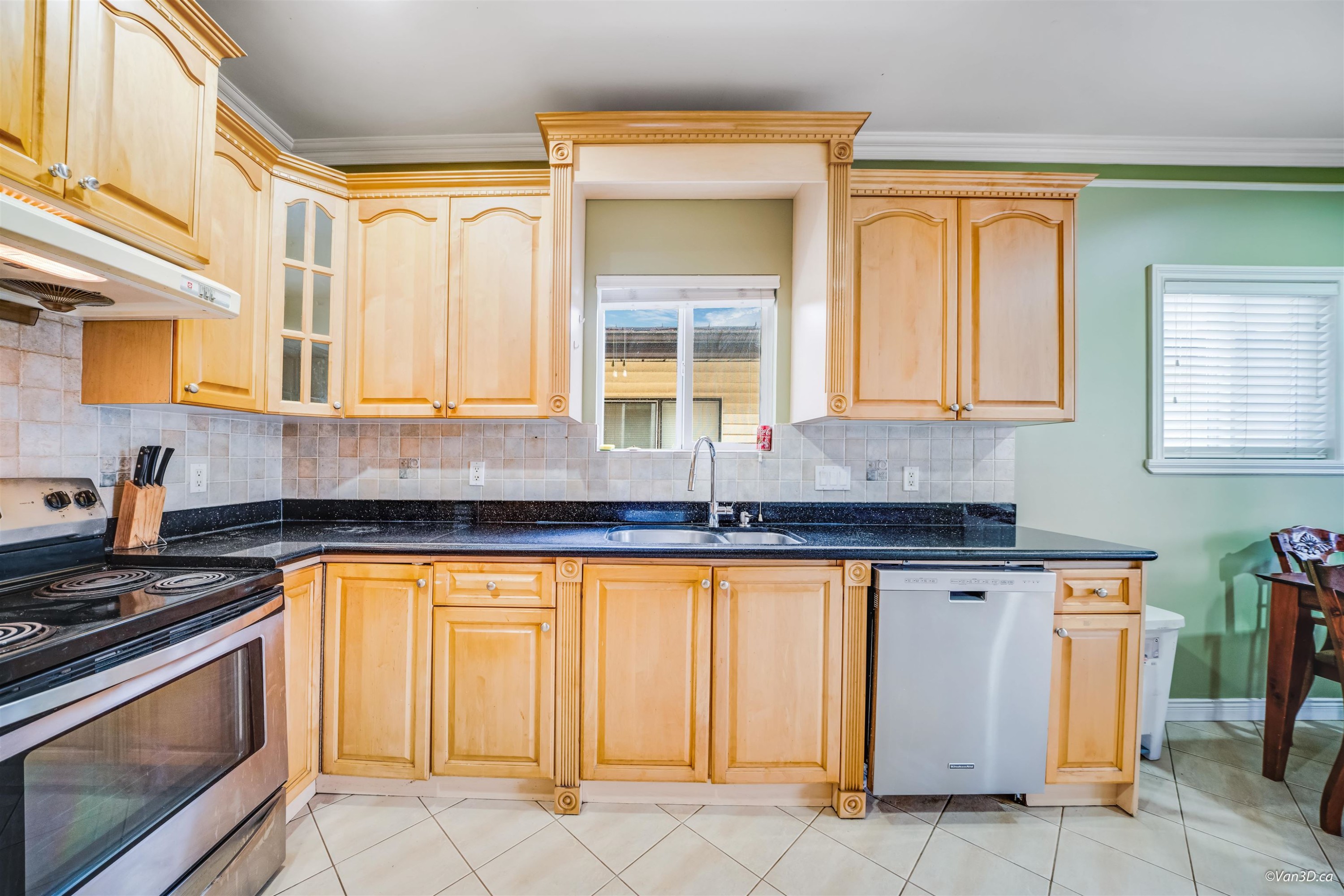 742 51St Avenue E, Vancouver, BC